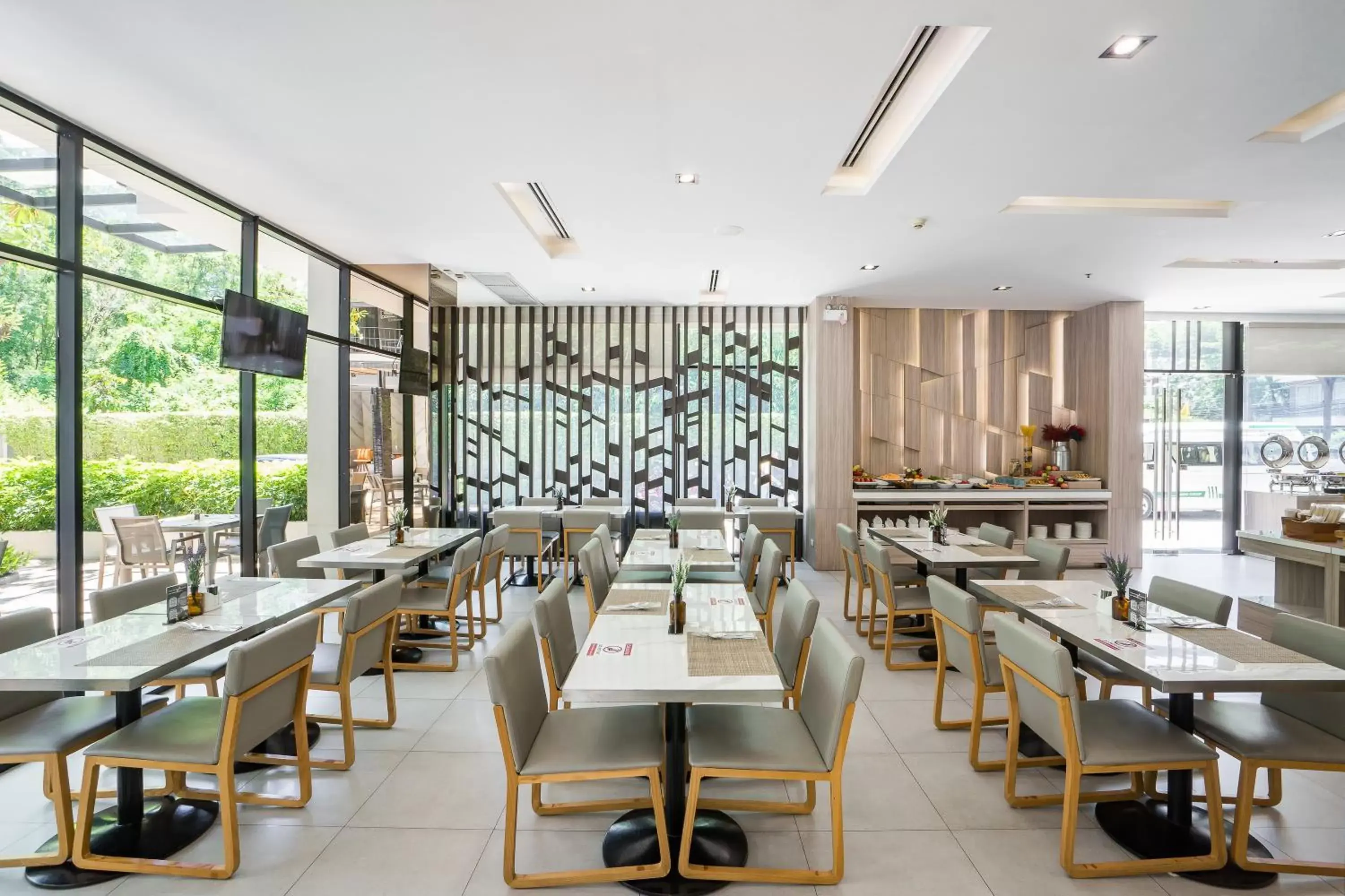 Restaurant/Places to Eat in Altera Hotel and Residence by At Mind