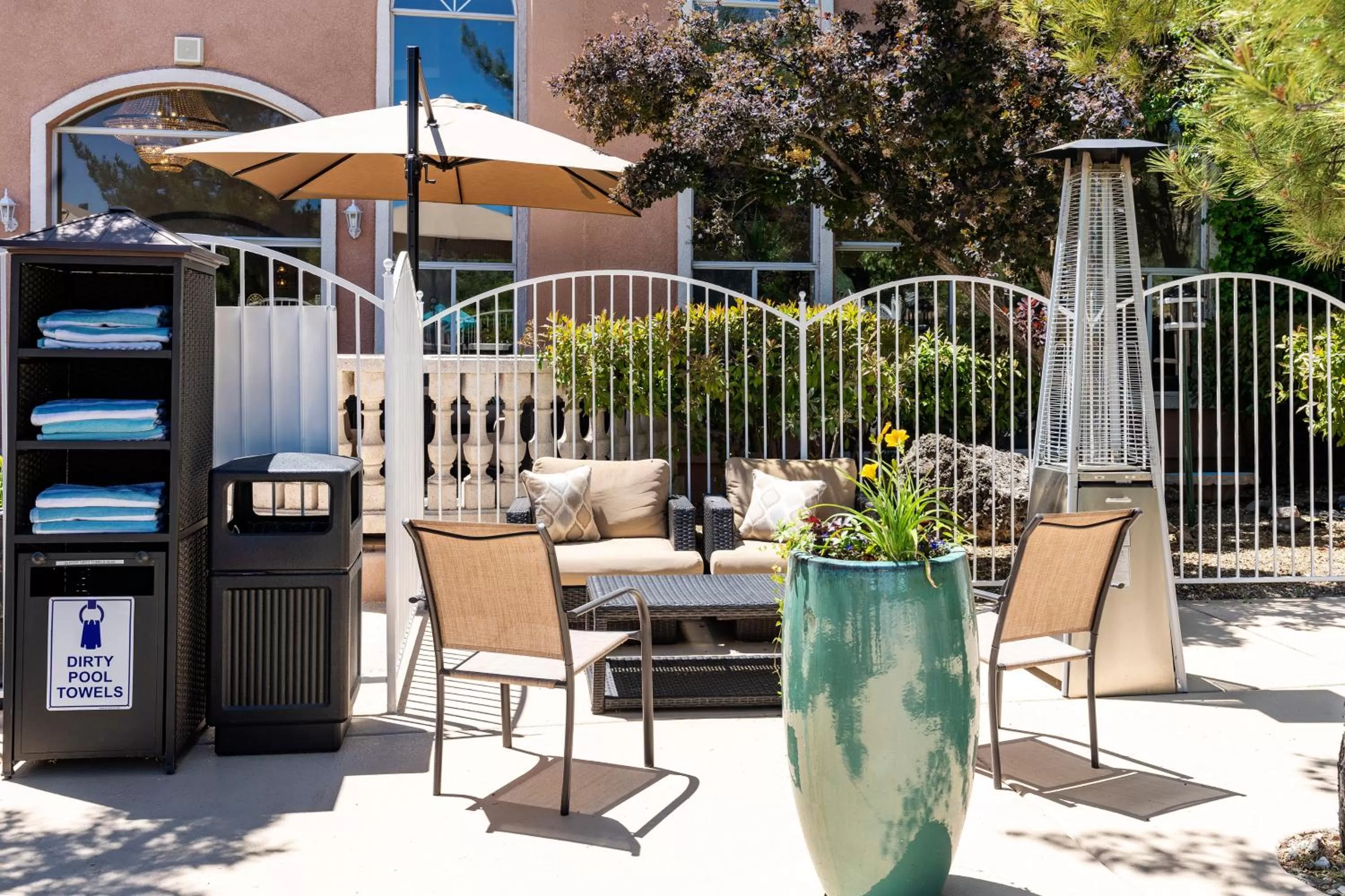 Patio in Forest Villas Hotel