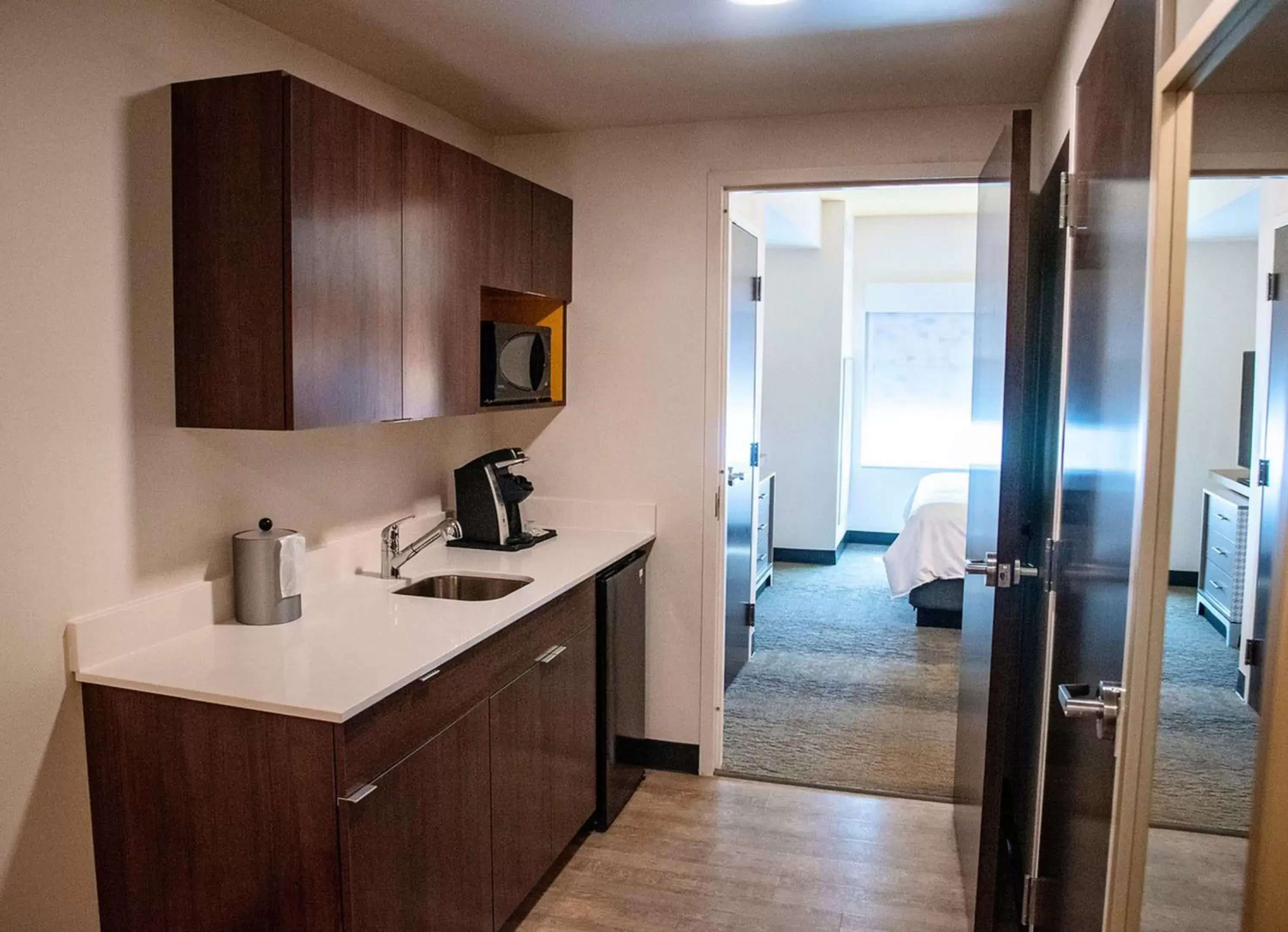Bedroom, Bathroom in Holiday Inn & Suites - Savannah Airport - Pooler, an IHG Hotel