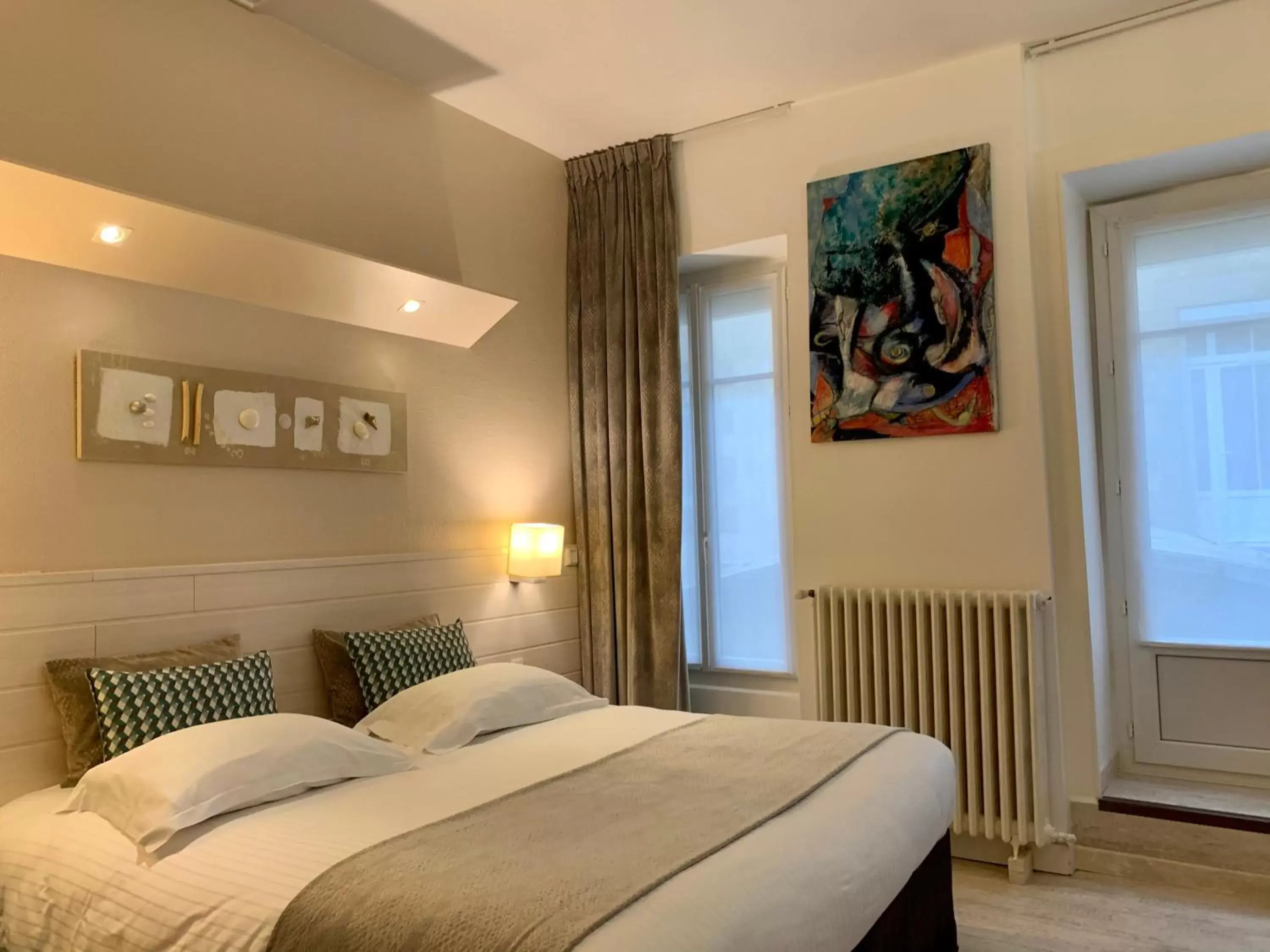 Bed in Best Western Hôtel Des Voyageurs