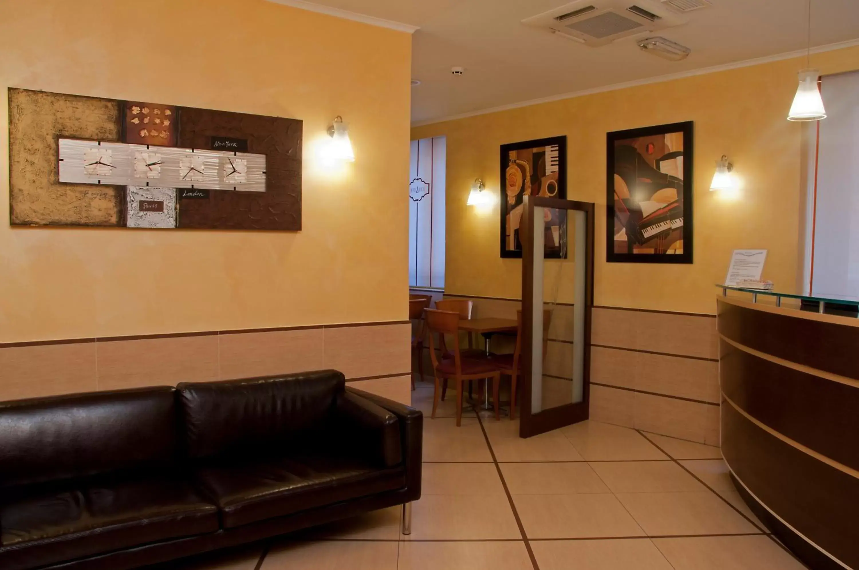 Lounge or bar, Lobby/Reception in Hotel Lirico