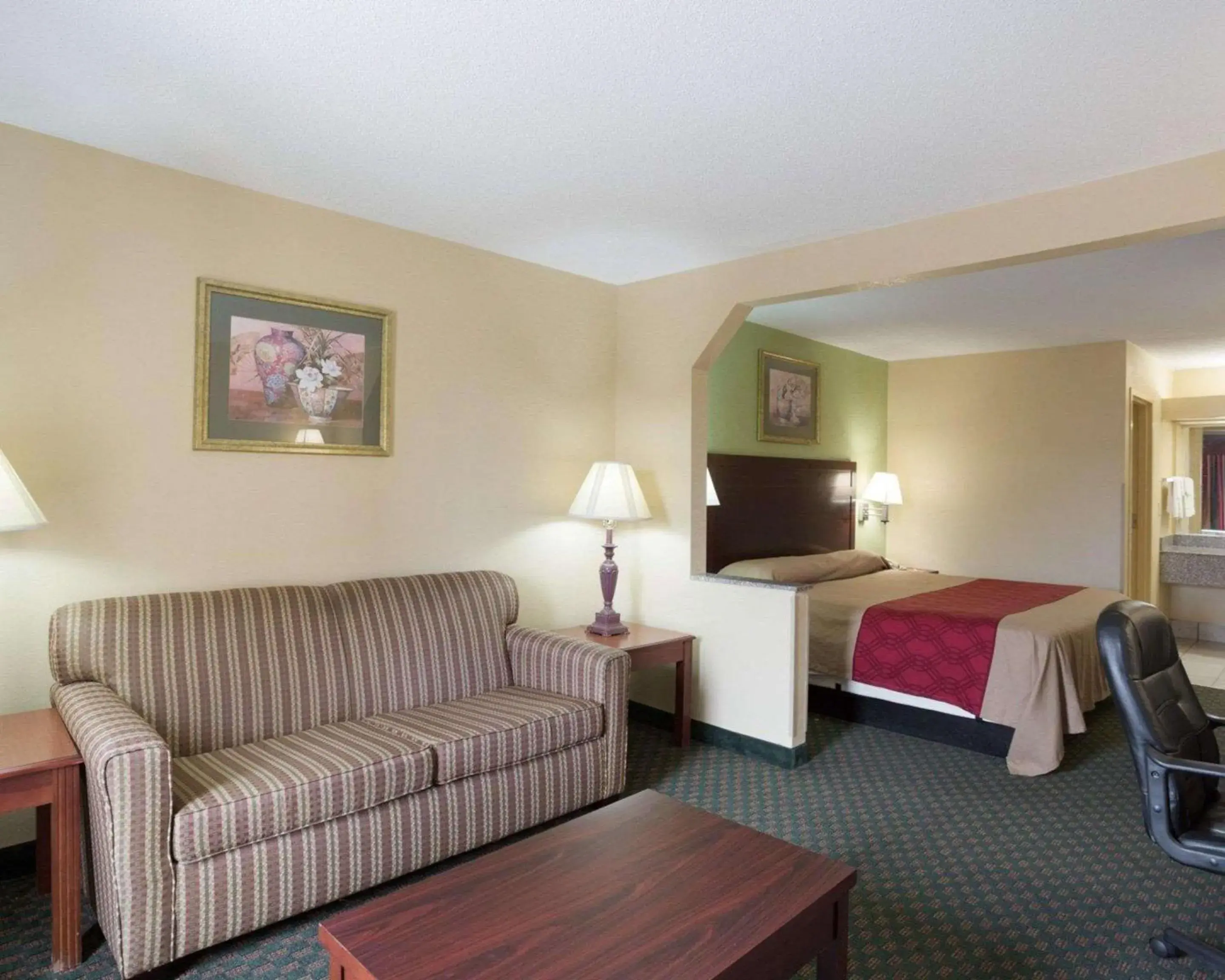 Photo of the whole room, Seating Area in Rodeway Inn & Suites