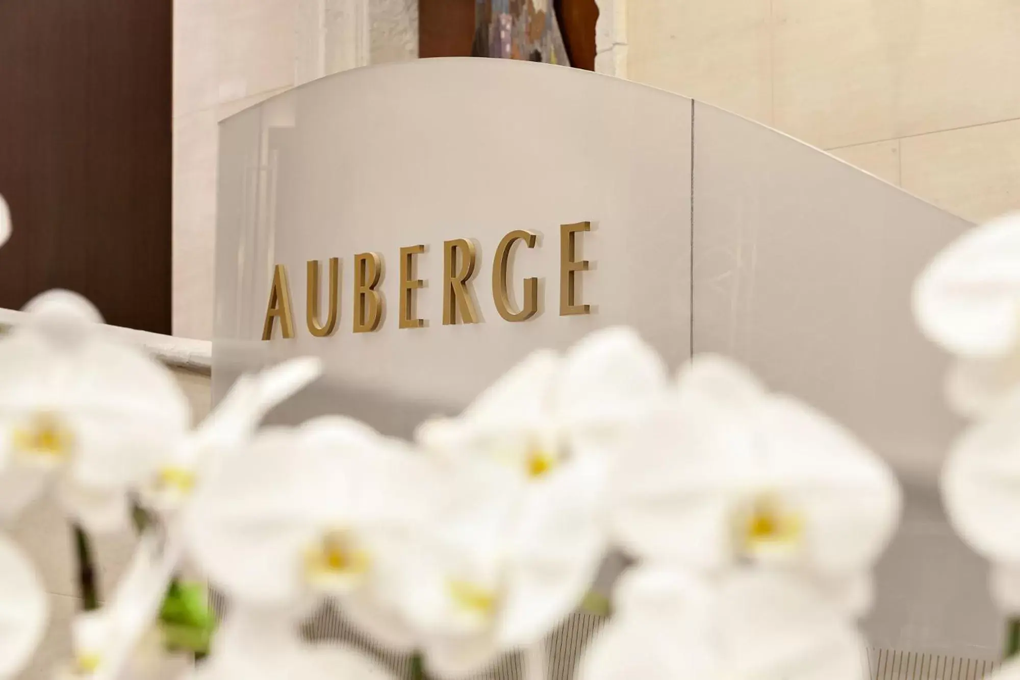 Auberge Vancouver Hotel