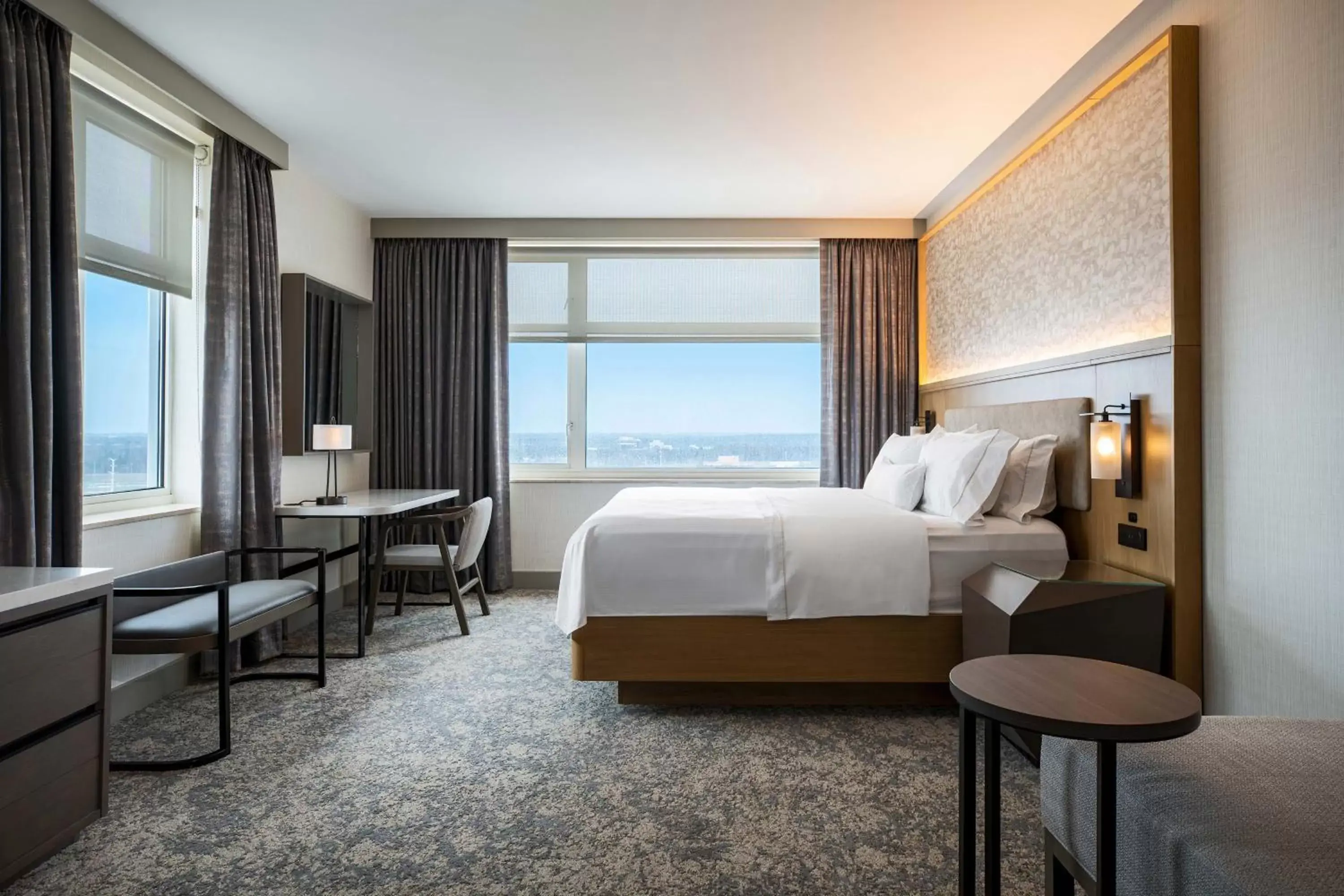 Photo of the whole room, Sea View in The Westin Chicago Lombard