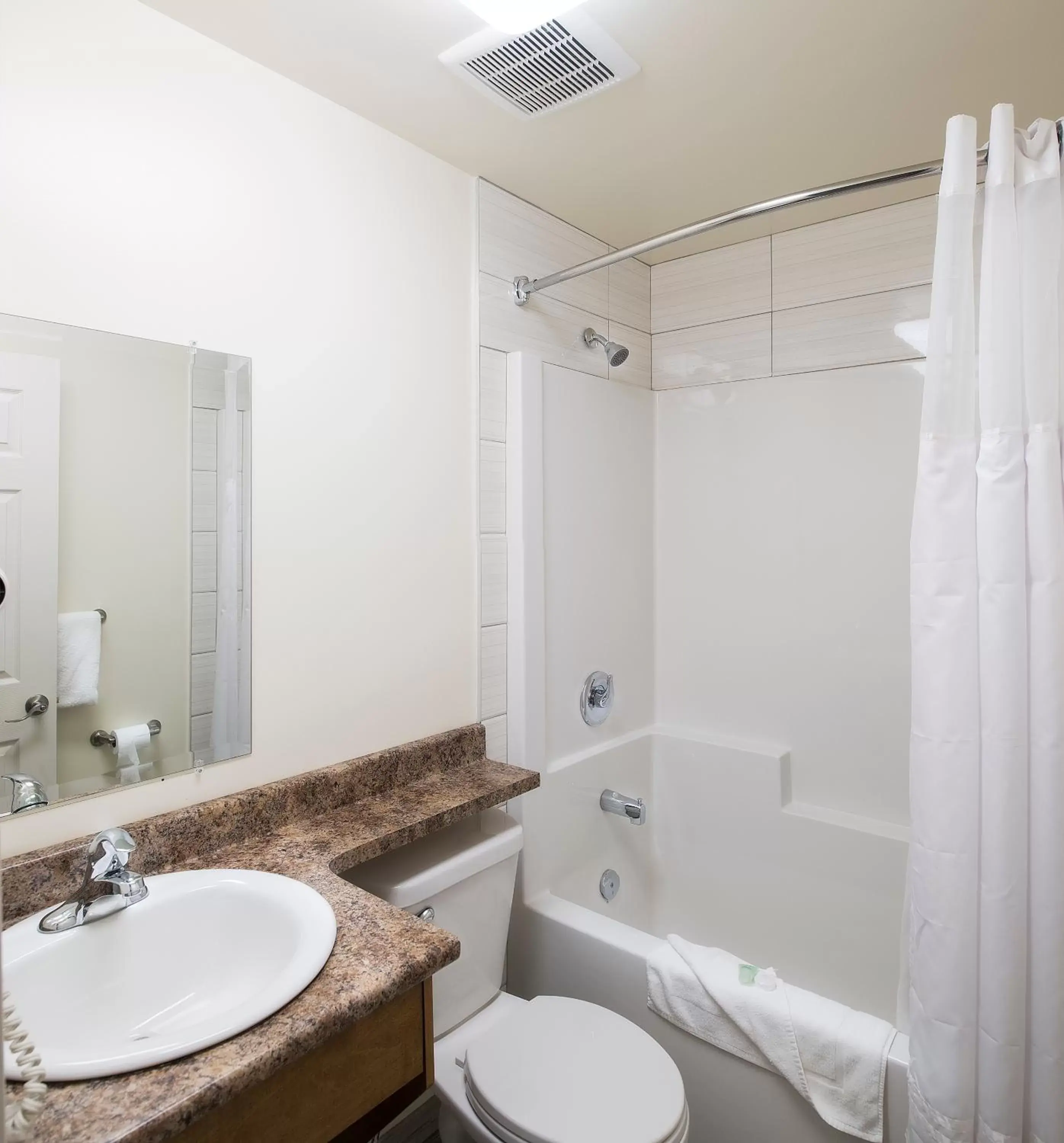 Bathroom in Sahara Courtyard Inn Penticton