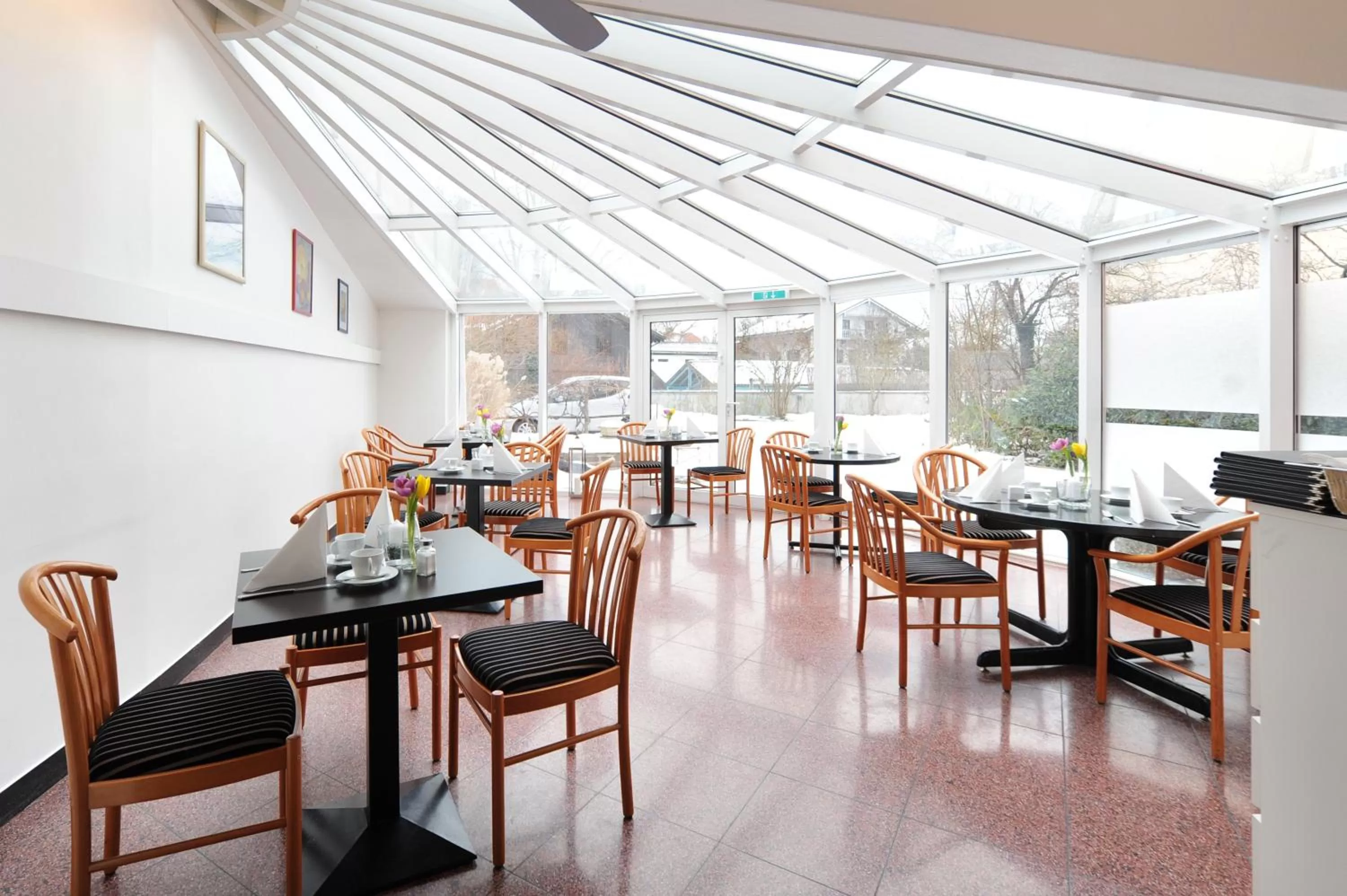 Restaurant/places to eat in Ambassador Parkhotel