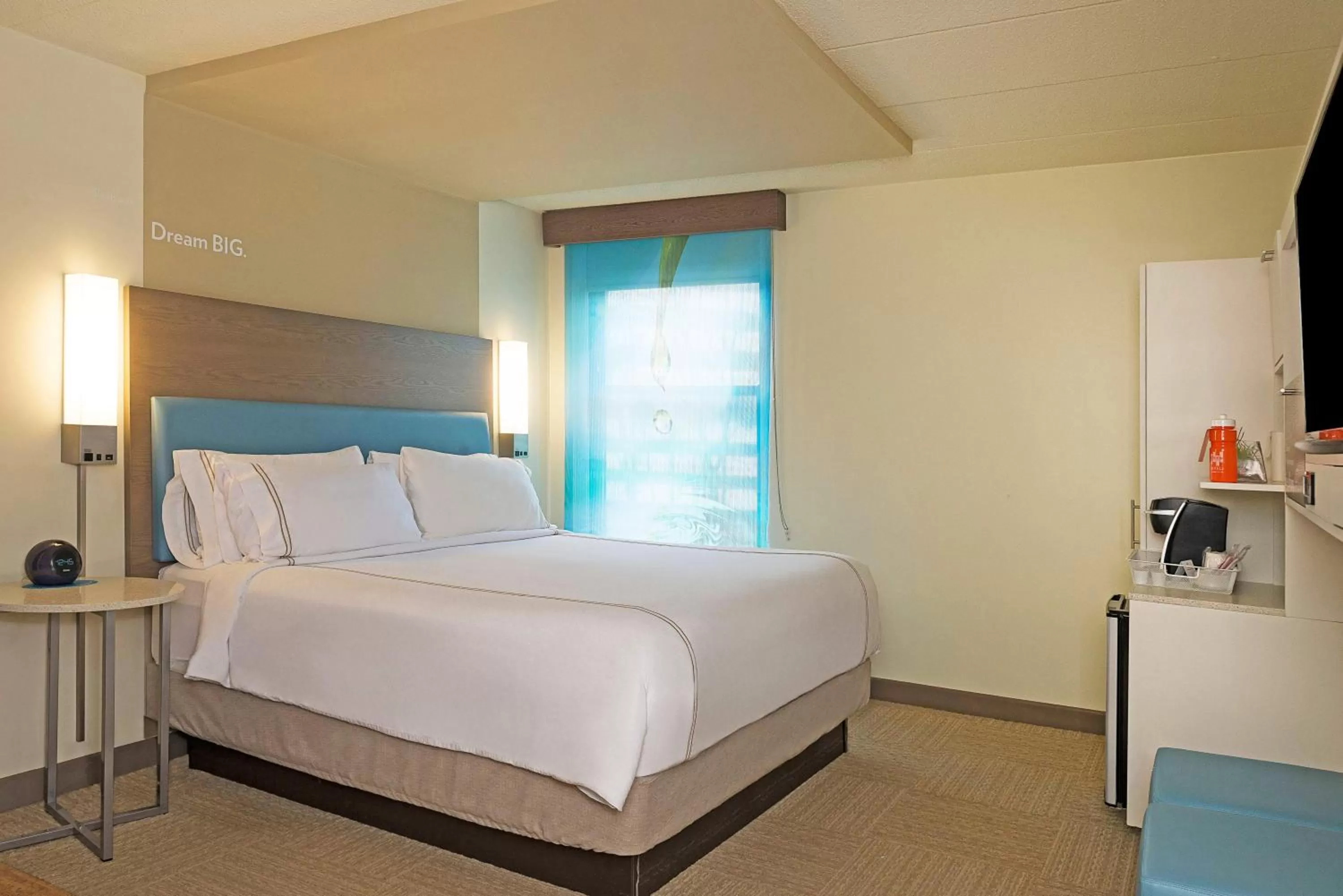 Photo of the whole room, Bed in EVEN Hotel Norwalk by IHG