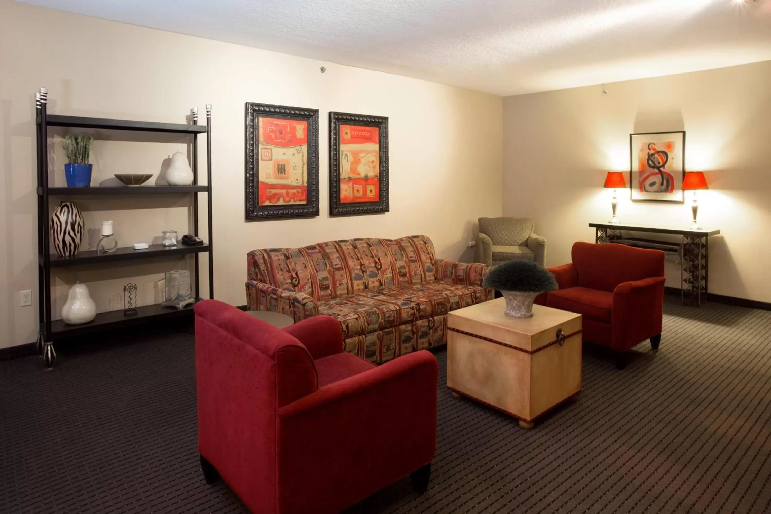 Bedroom, Seating Area in Holiday Inn St. Paul Northeast - Lake Elmo, an IHG Hotel
