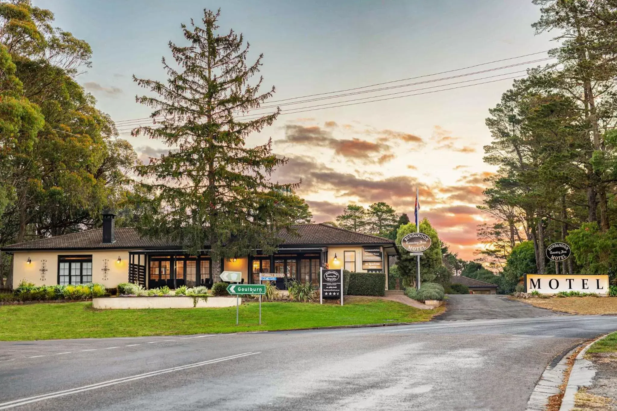 Property Building in Bundanoon Country Inn Motel