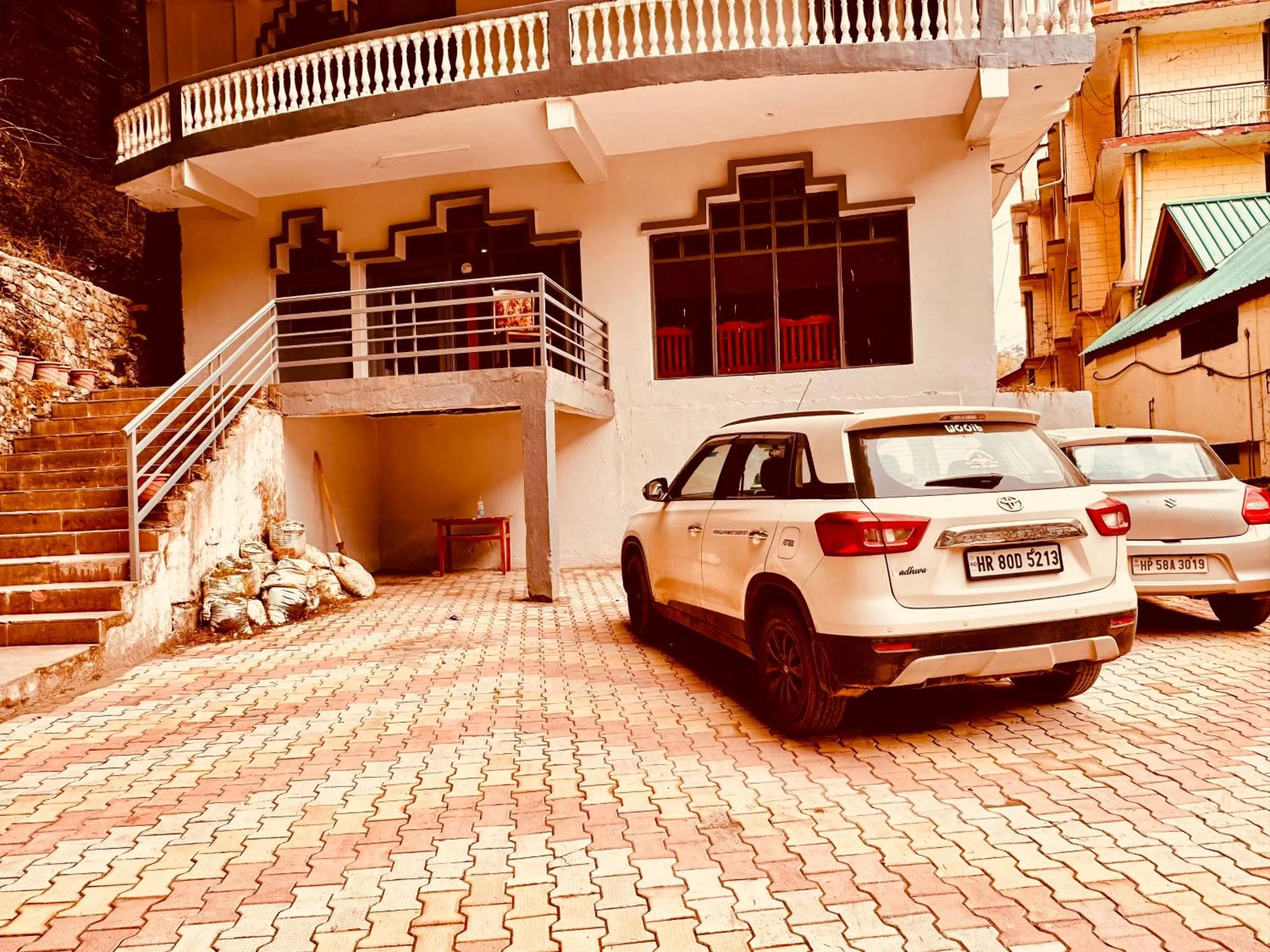 Parking, Property Building in Hotel D Kanchan Manali