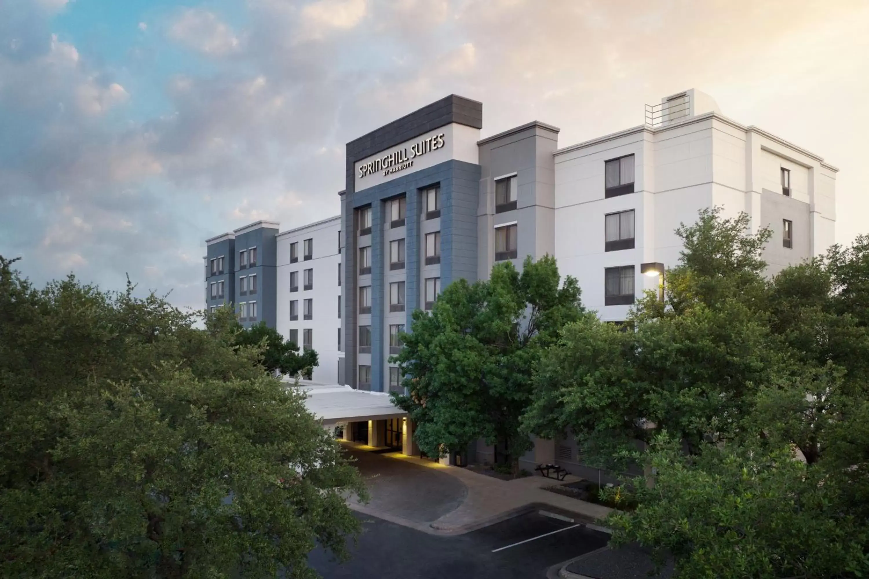 Property Building in SpringHill Suites Austin South