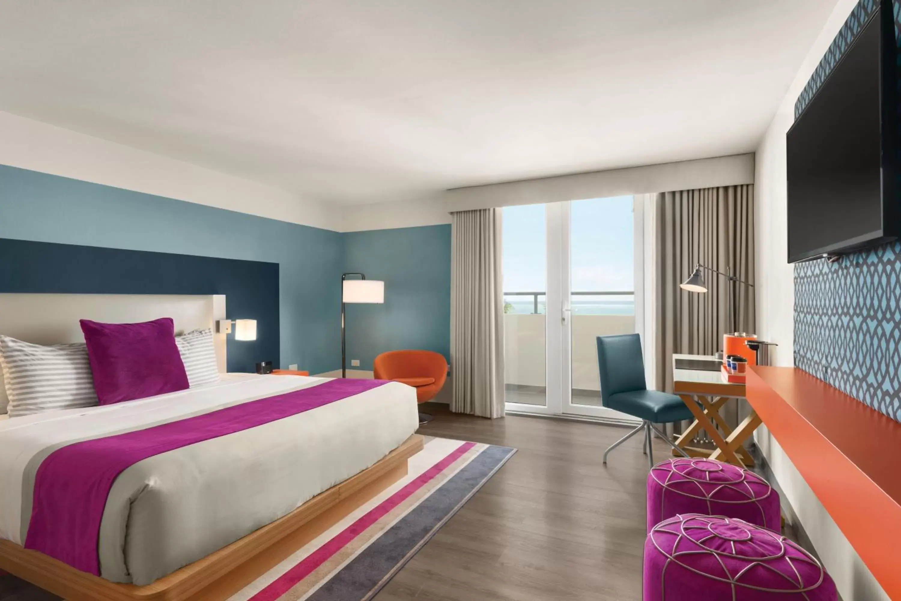 King Room with Balcony - Partial Ocean View in TRYP by Wyndham Isla Verde King Room with Balcony - Partial Ocean View in TRYP by Wyndham Isla Verde