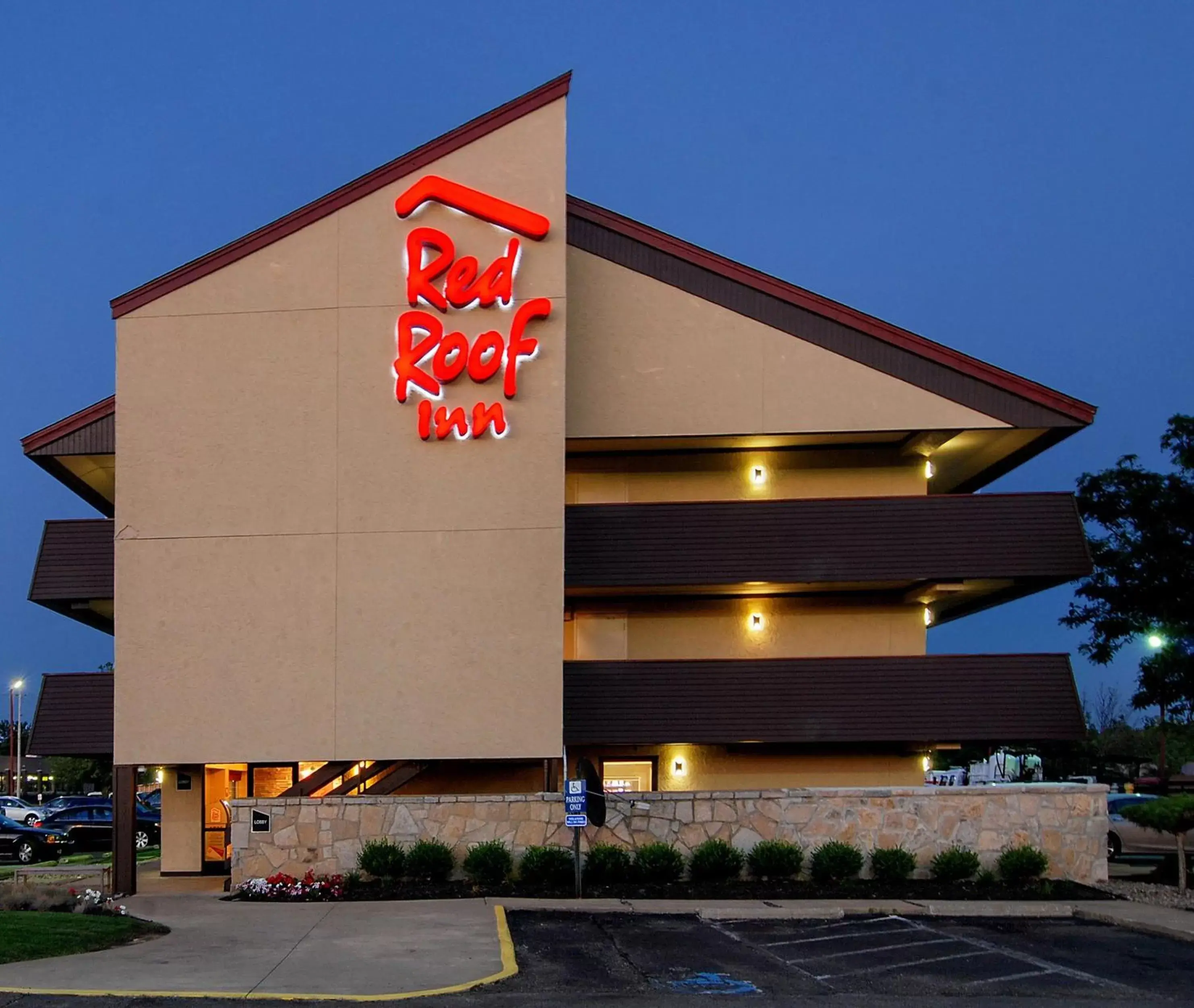 Property Building in Red Roof Inn Akron