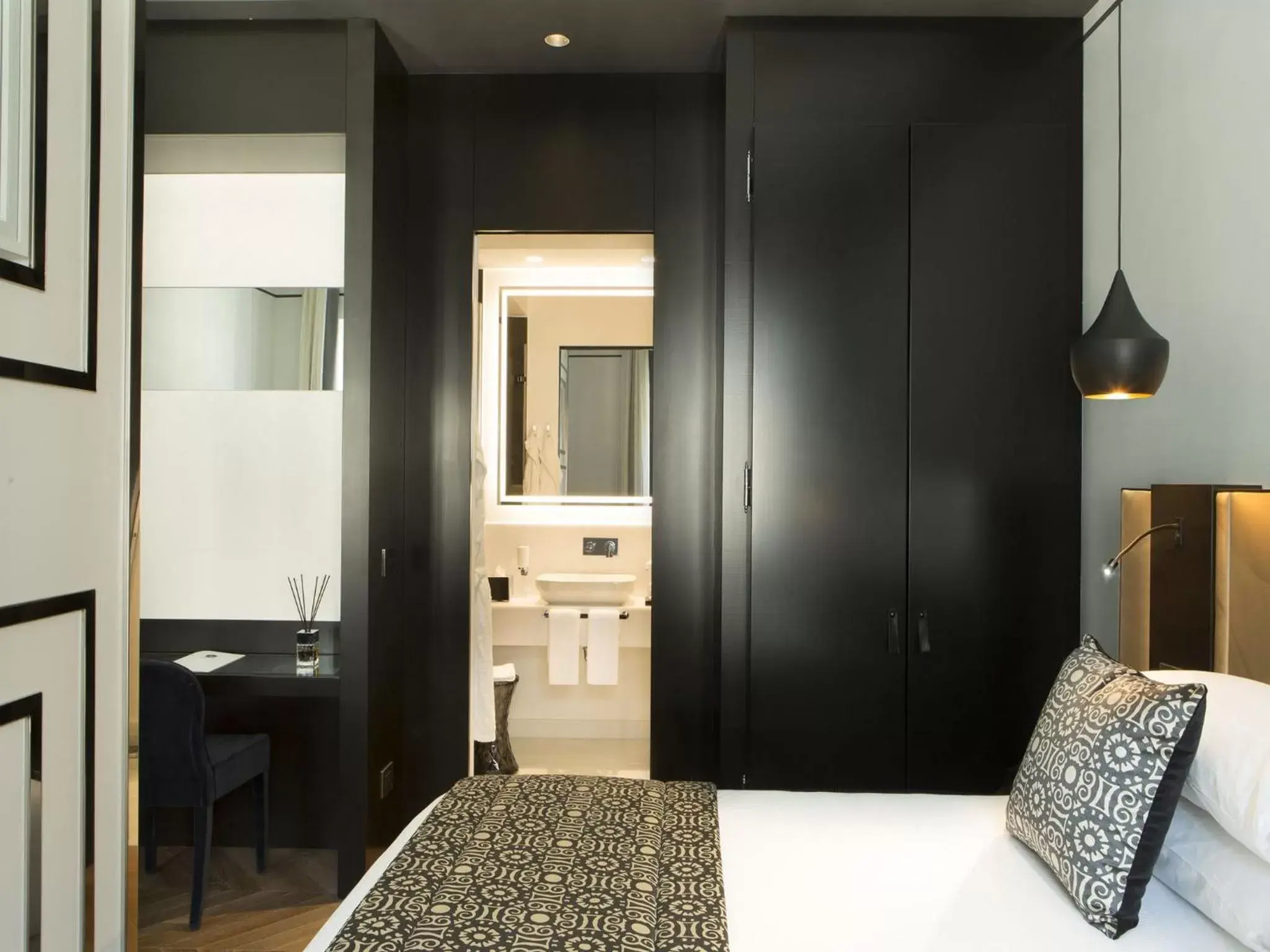 Bedroom, Bed in Corso 281 Luxury Suites