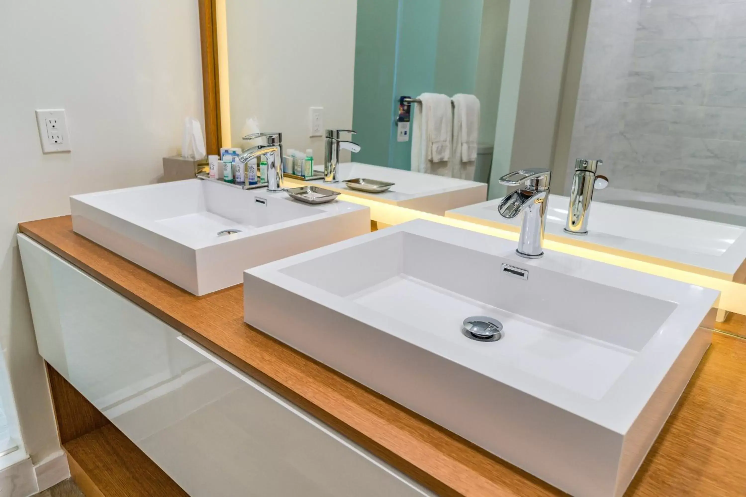 Bathroom in Maritime Hotel Fort Lauderdale Cruise Port