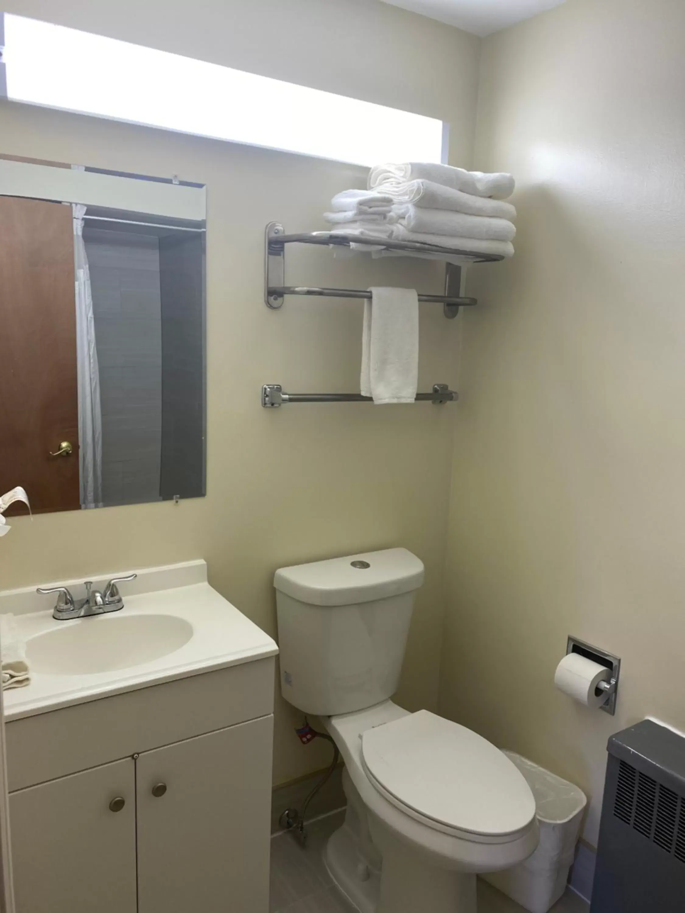 Bathroom in Bellevue Hotel and Suites