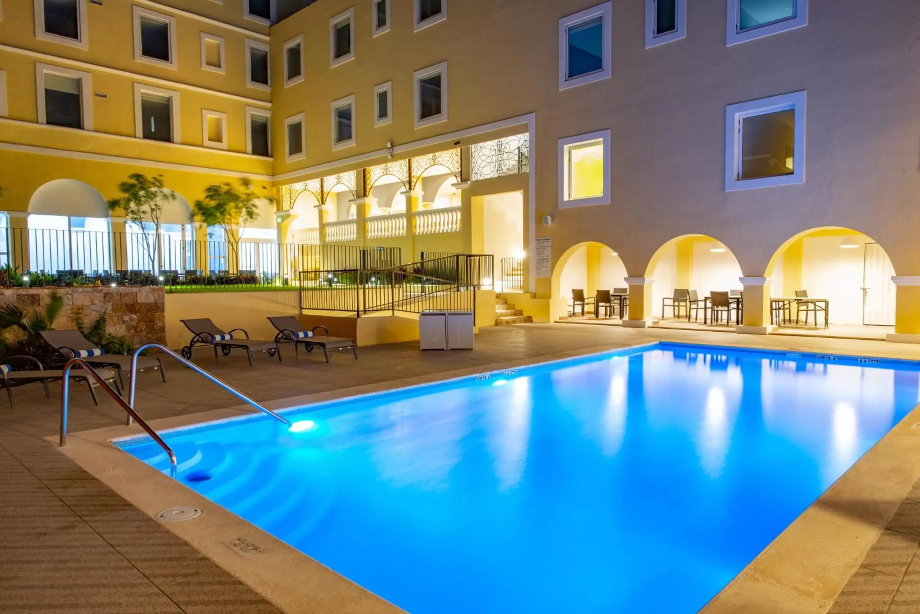 Swimming Pool in Holiday Inn Express - Merida Centro, an IHG Hotel