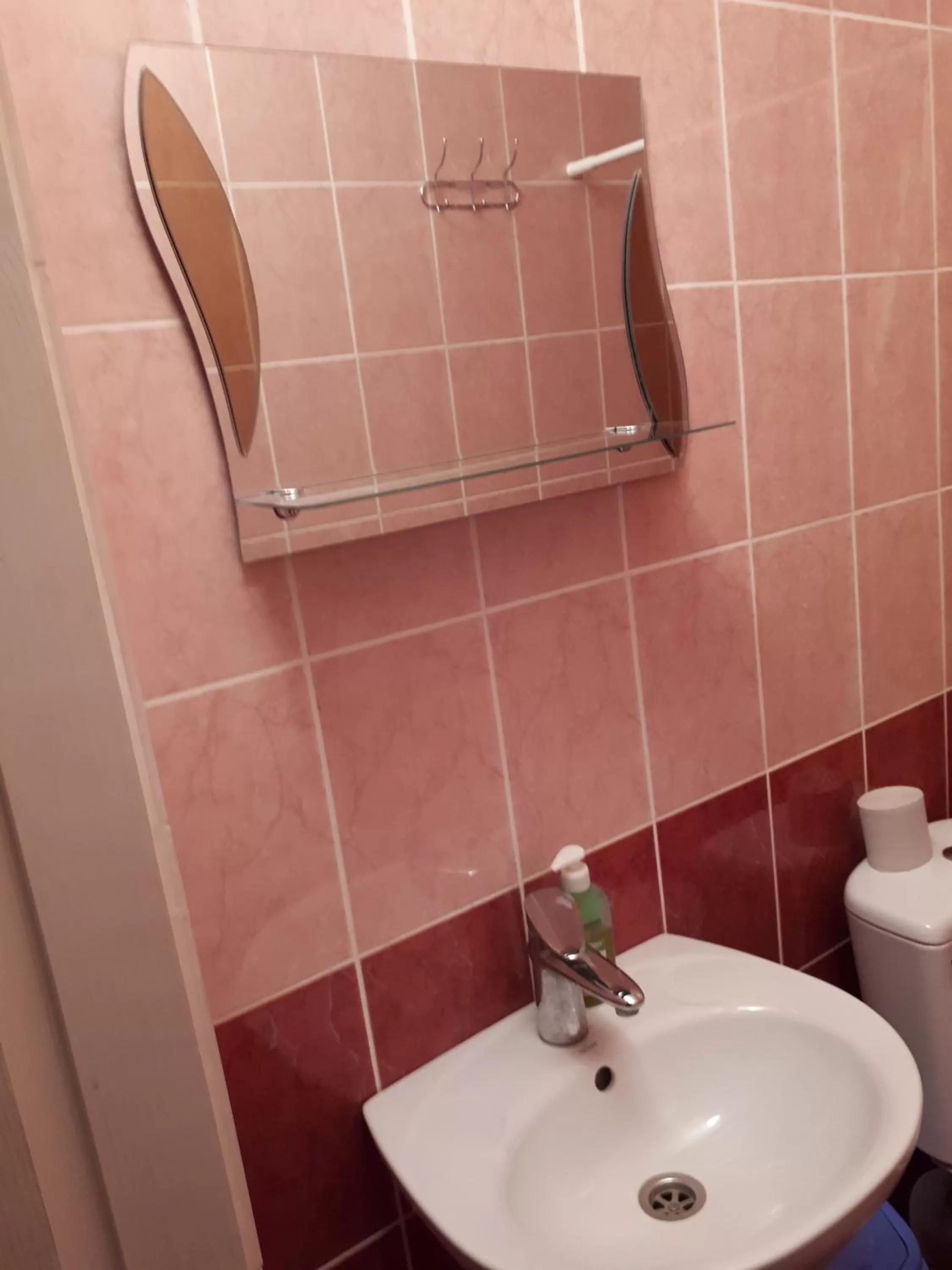 Shower in Hotel Gostynnyi Dvir