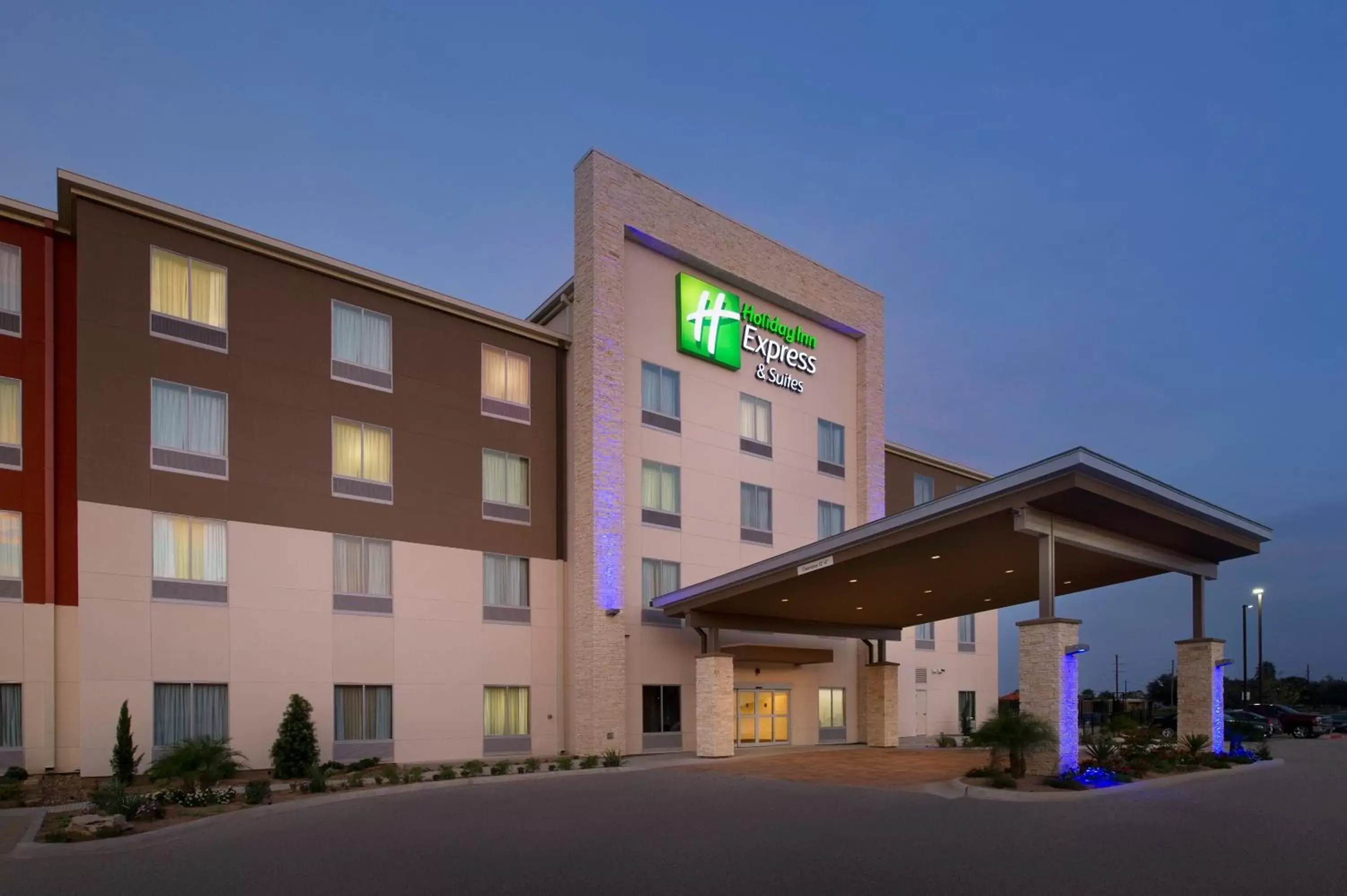 Property building in Holiday Inn Express & Suites Bay City, an IHG Hotel