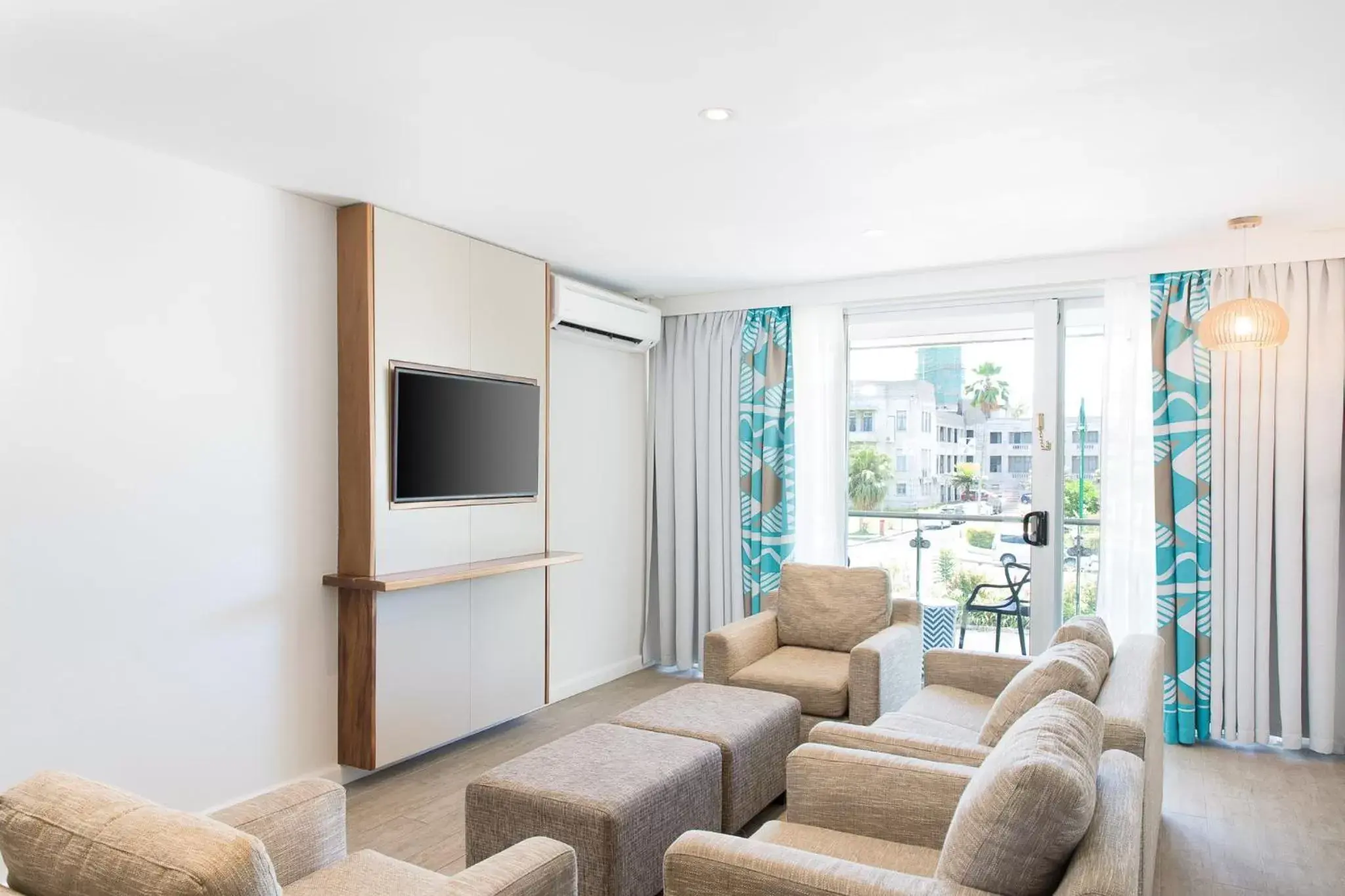 Photo of the whole room, Seating Area in Holiday Inn Suva, an IHG Hotel