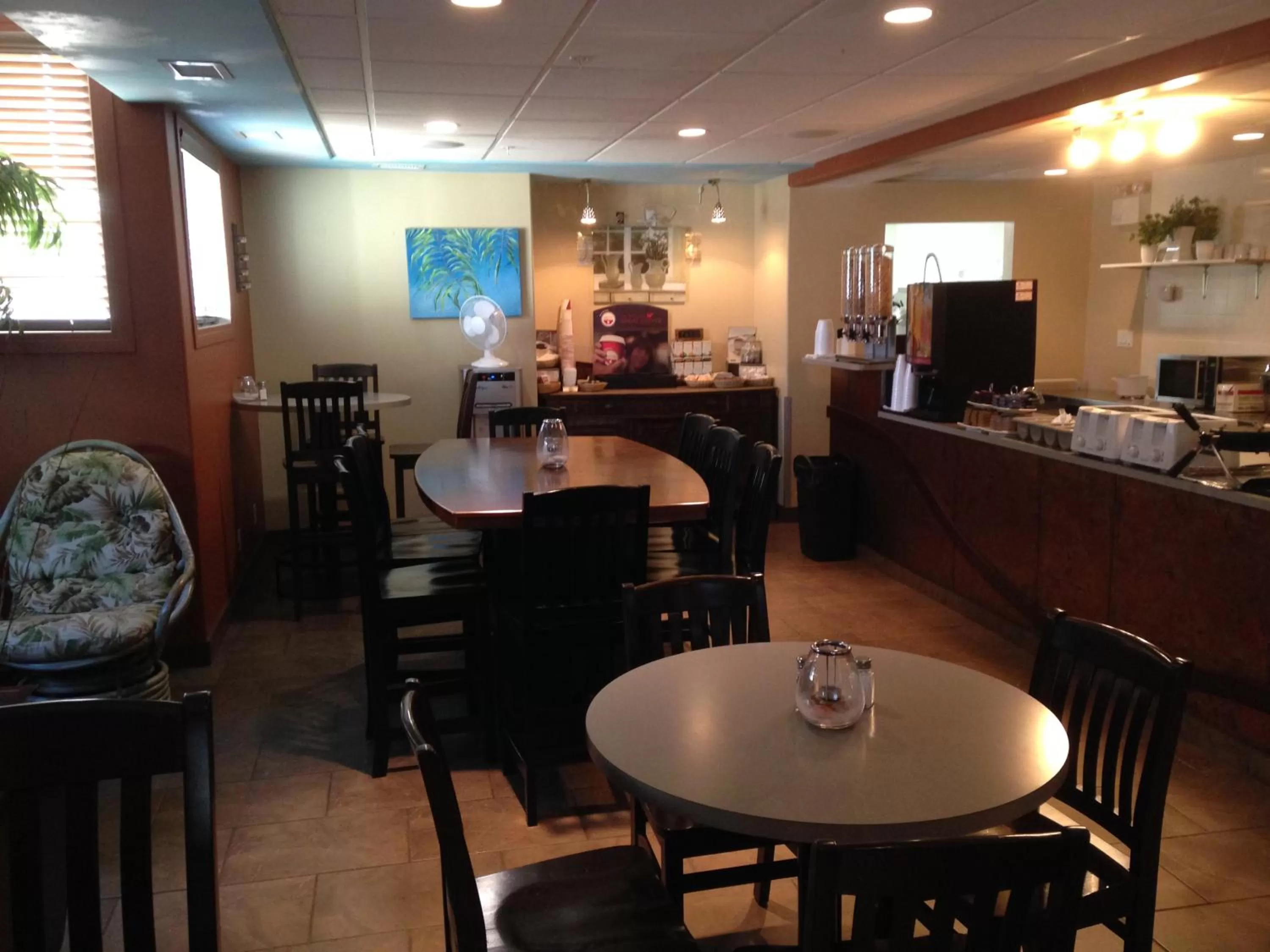 Restaurant/places to eat in Franklin Suite Hotel