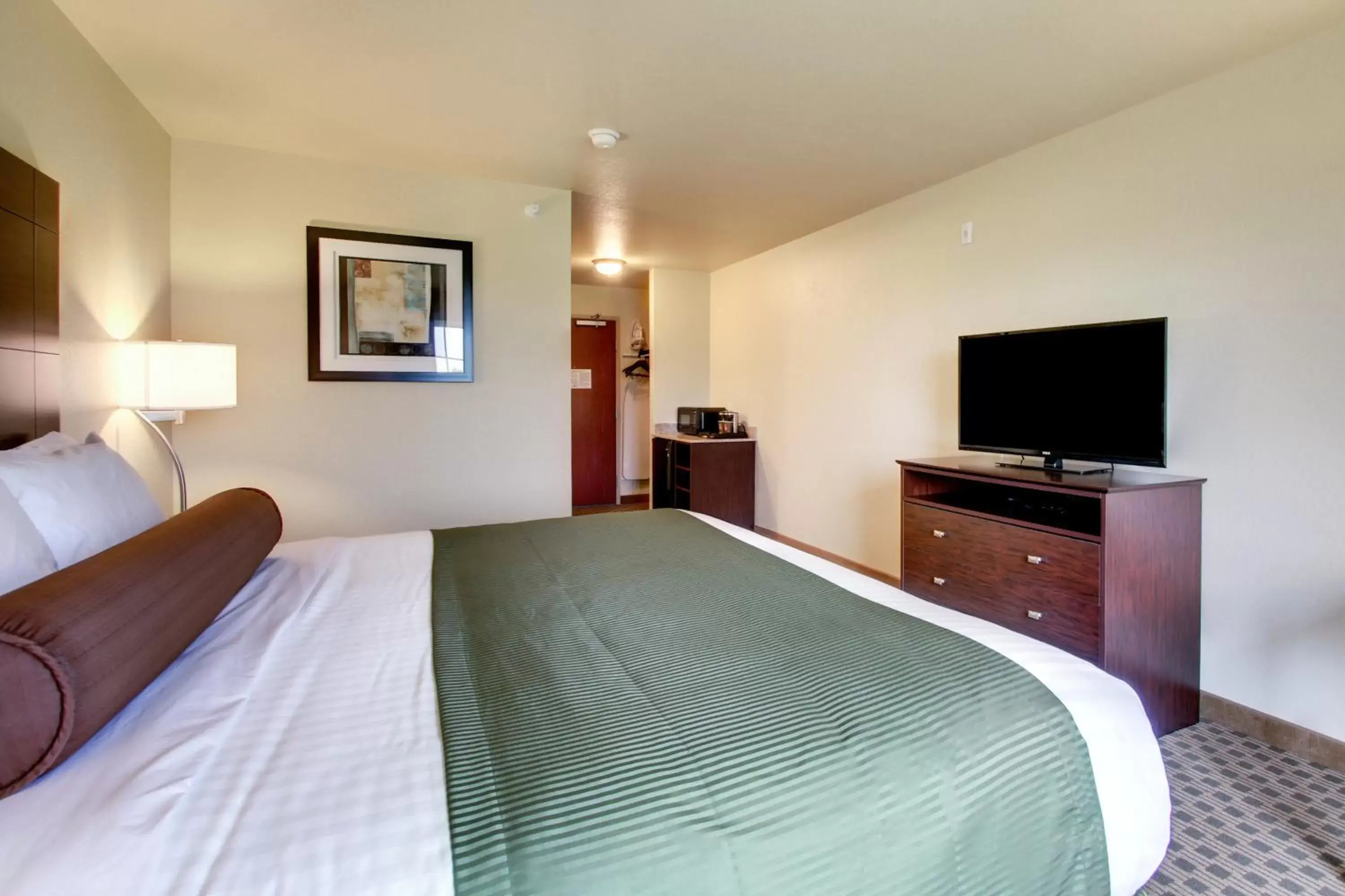 Bed in Cobblestone Inn & Suites - Schuyler