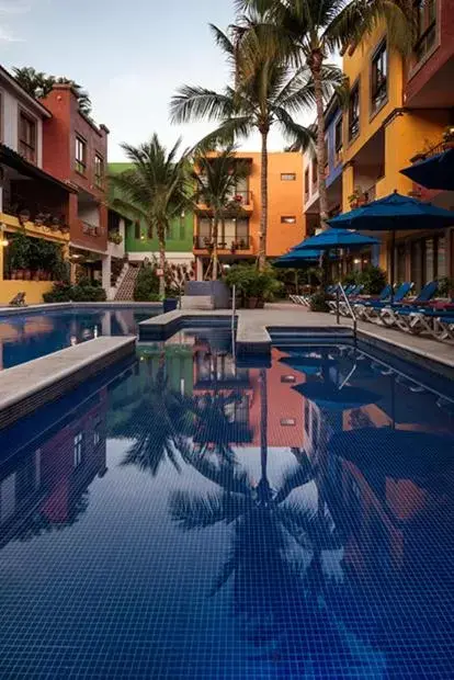 Property building, Swimming Pool in El Pueblito de Sayulita