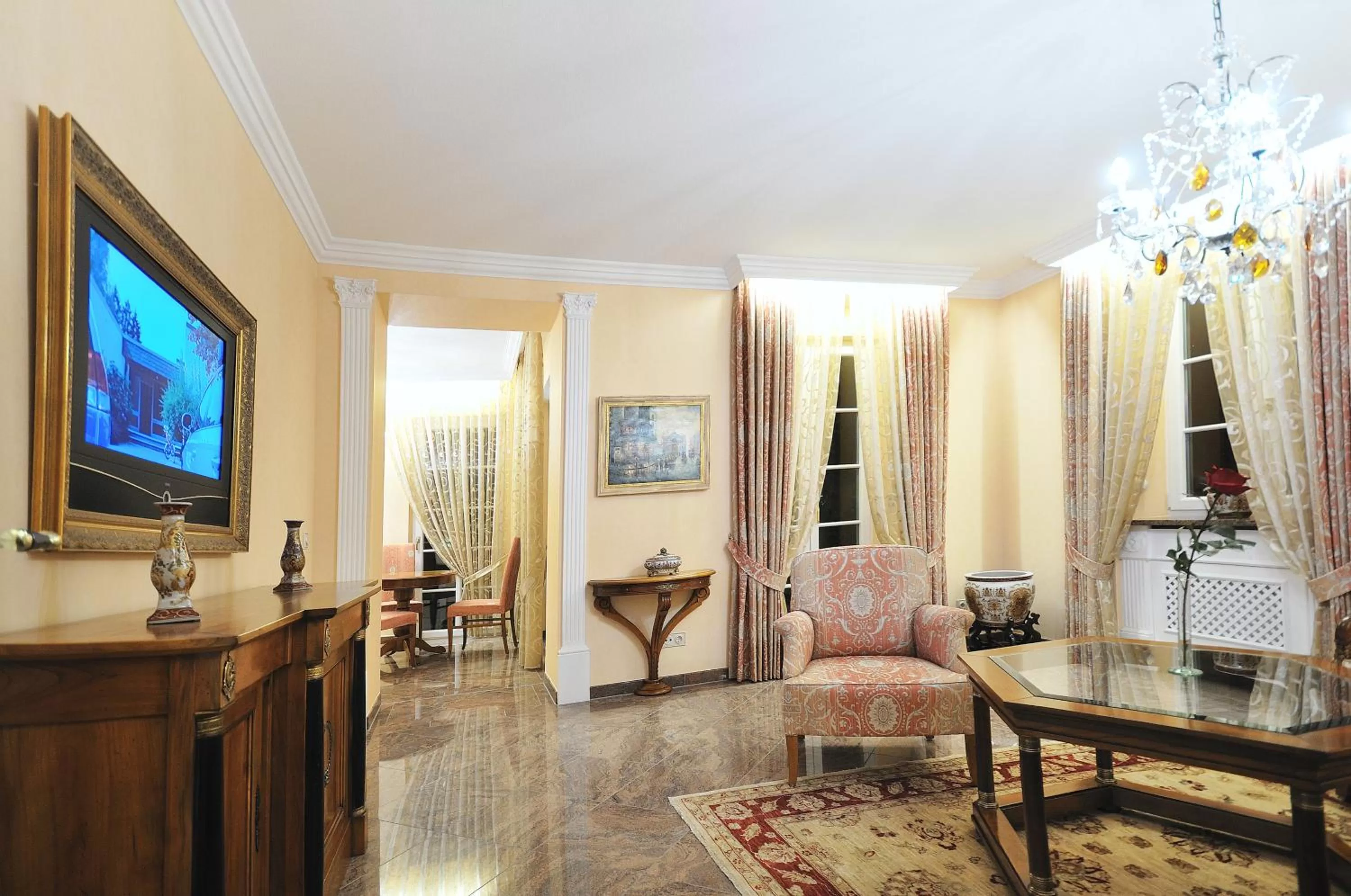 Photo of the whole room in Hotel Residenz am Rosengarten