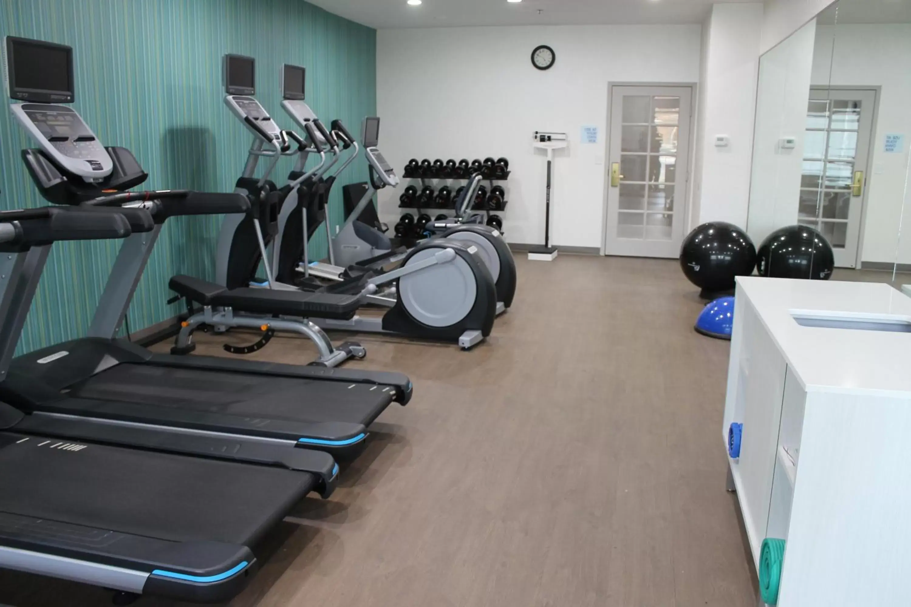 Fitness centre/facilities, Fitness Center/Facilities in Holiday Inn Express & Suites - Tulare, an IHG Hotel