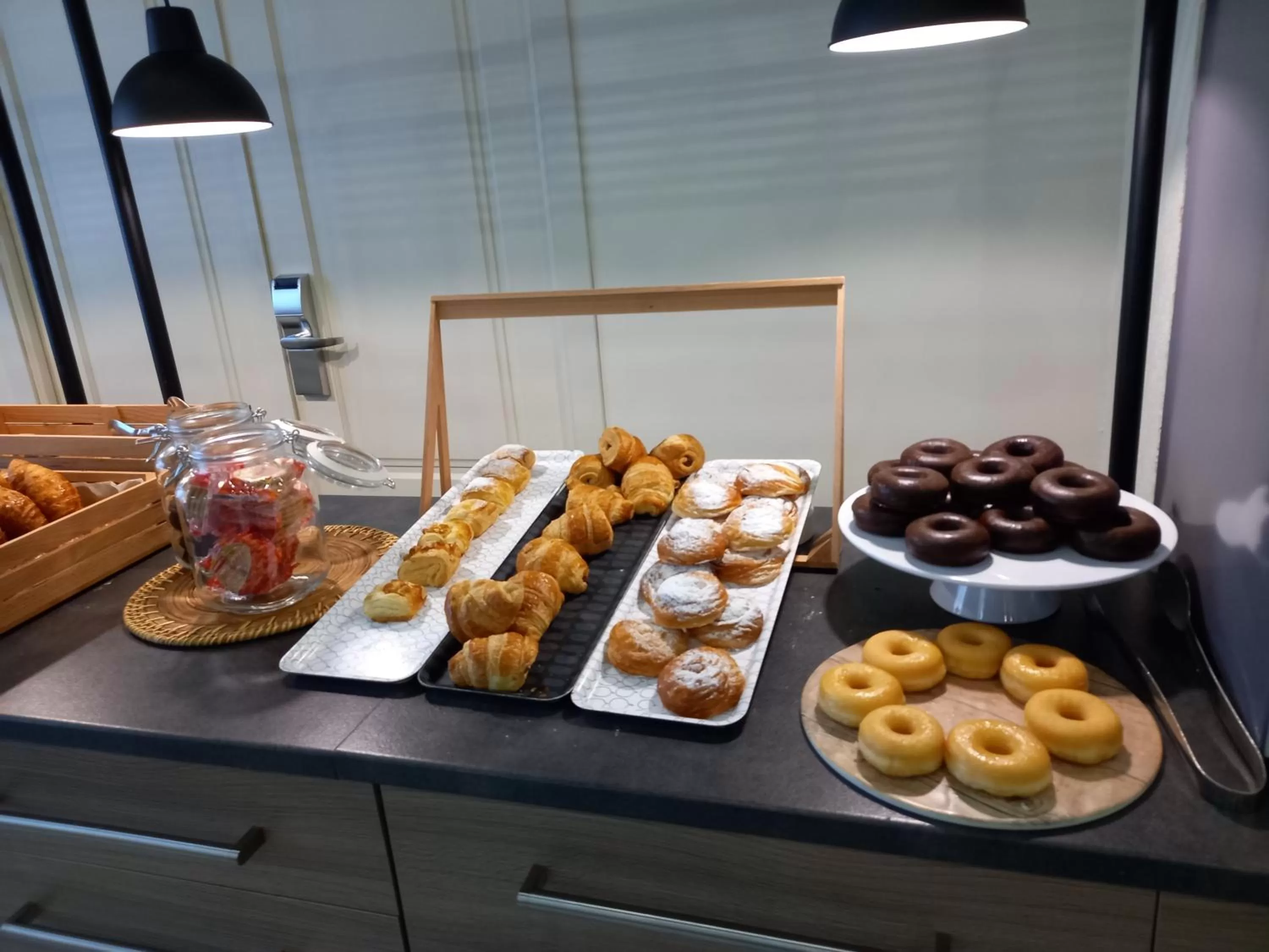 Buffet breakfast in Hotel TRH La Motilla