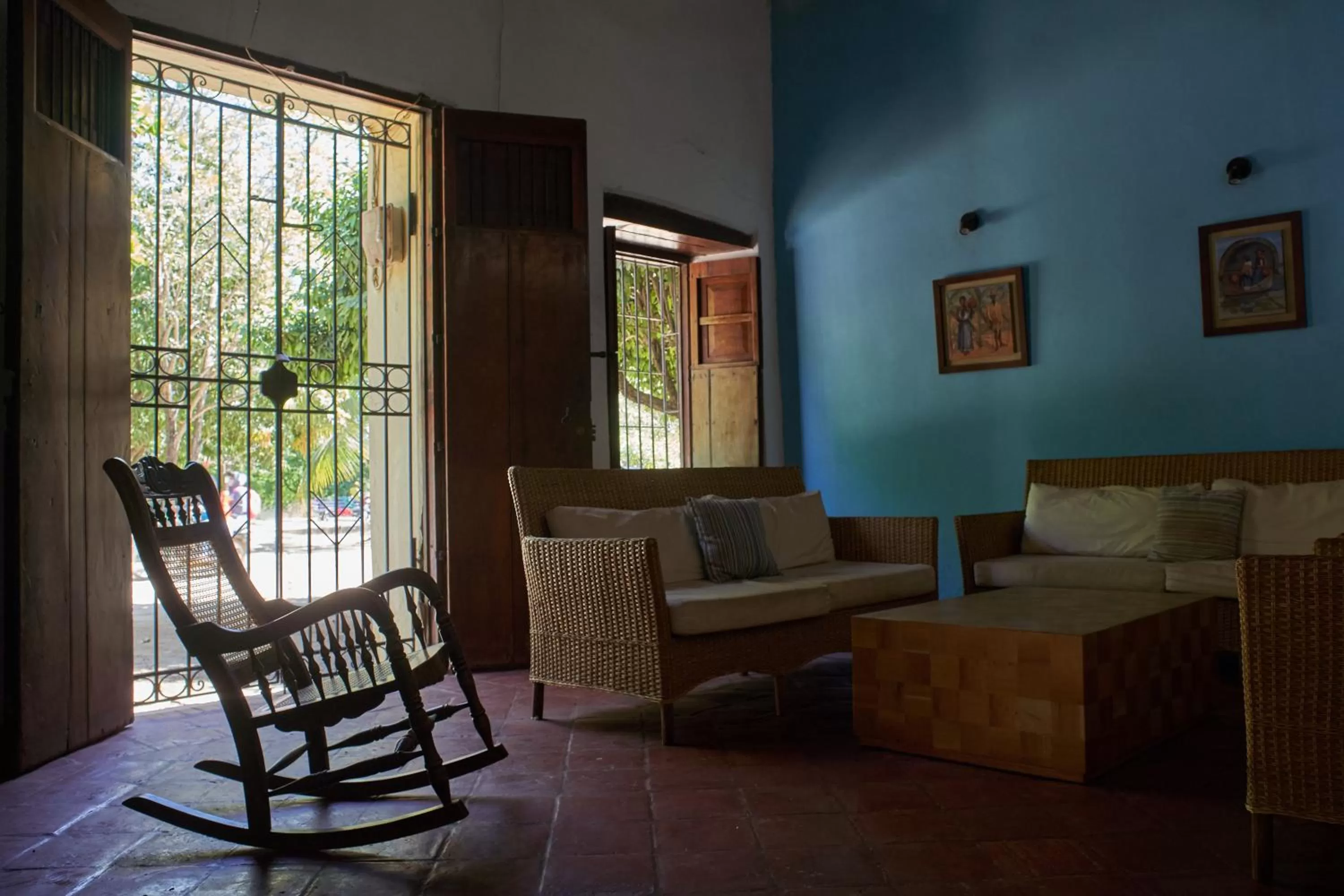 Communal lounge/ TV room in La Casa Amarilla
