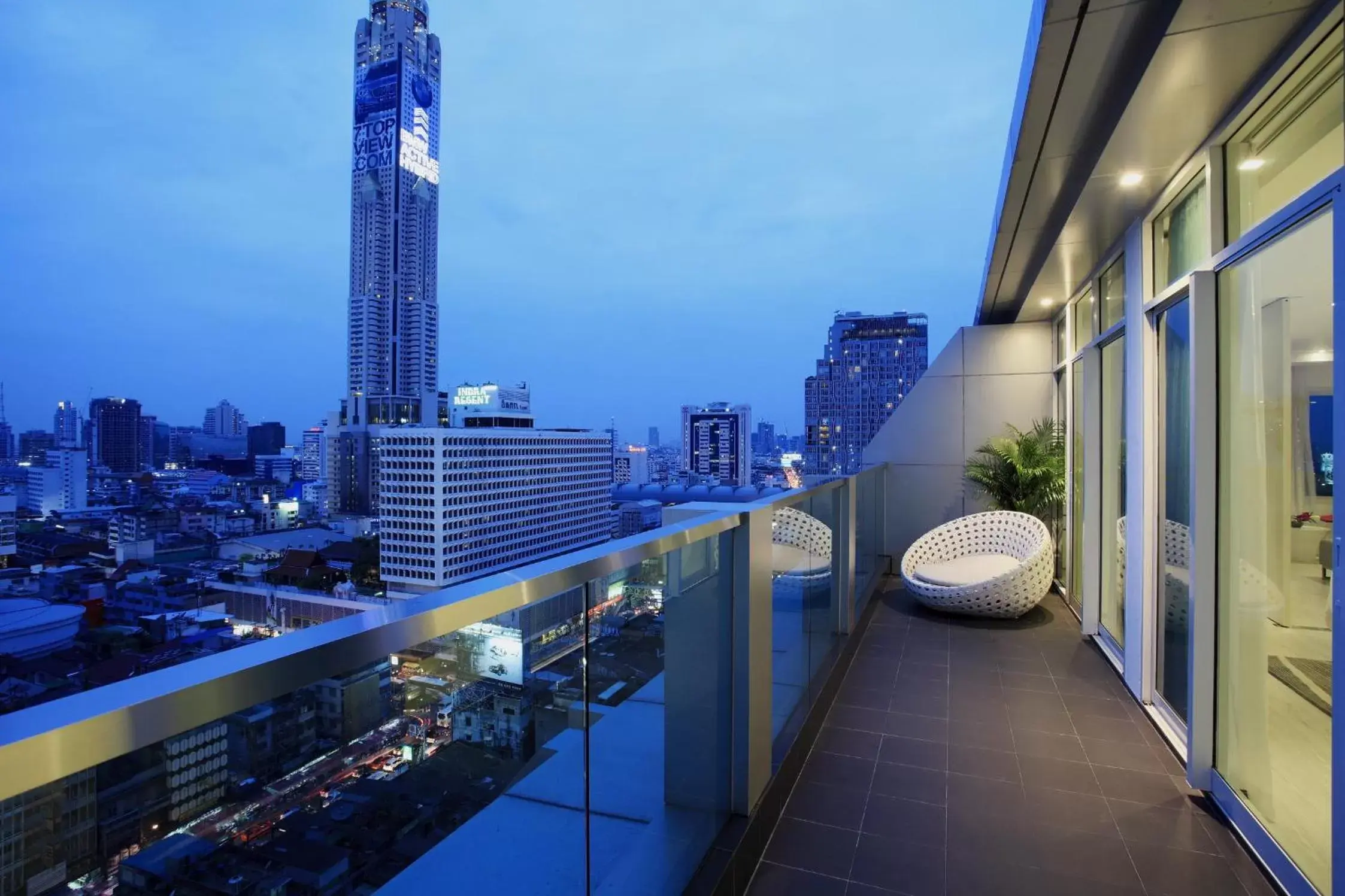 Balcony/Terrace in Centara Watergate Pavillion Hotel Bangkok