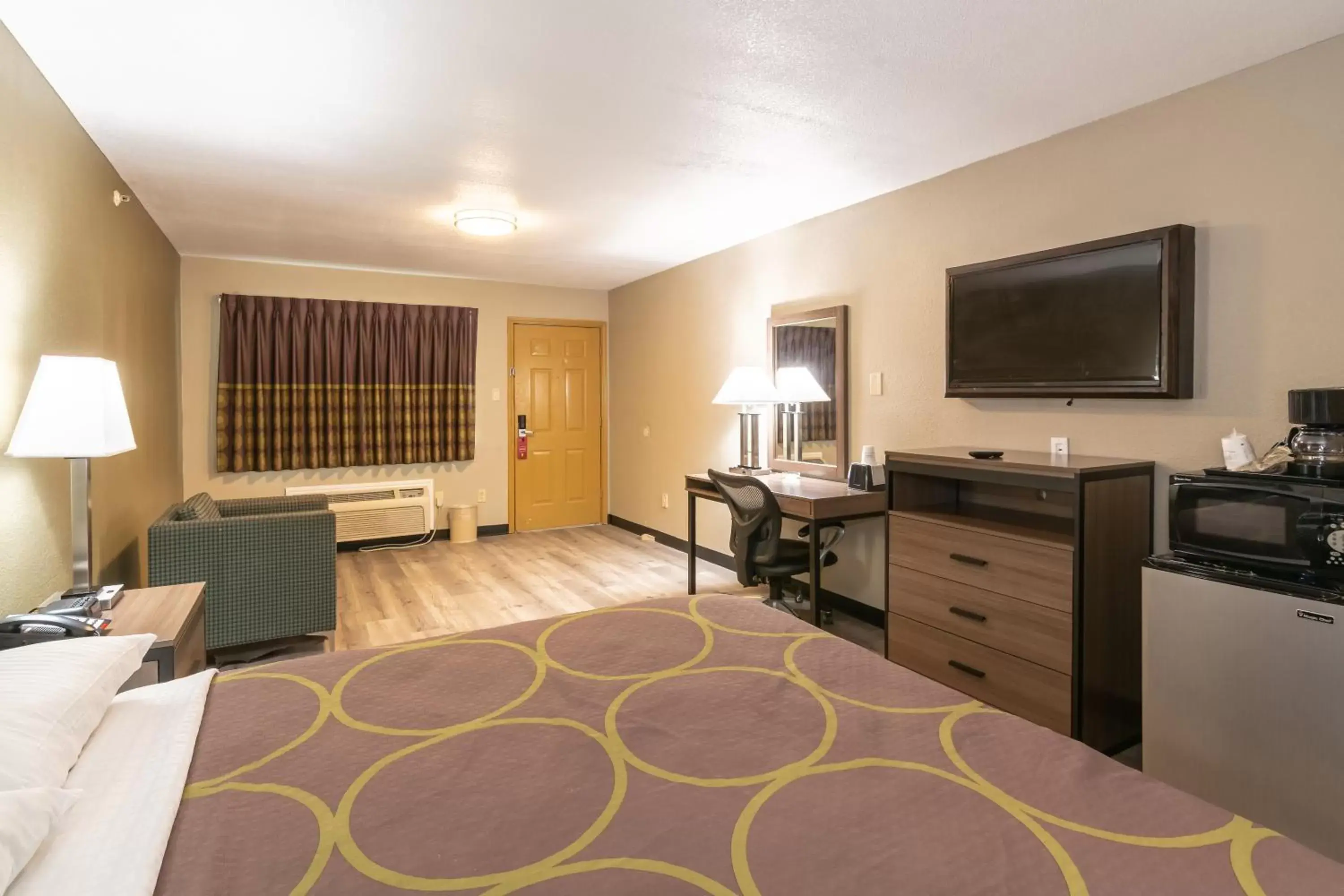 TV/Entertainment Center in Super 8 by Wyndham Dallas East