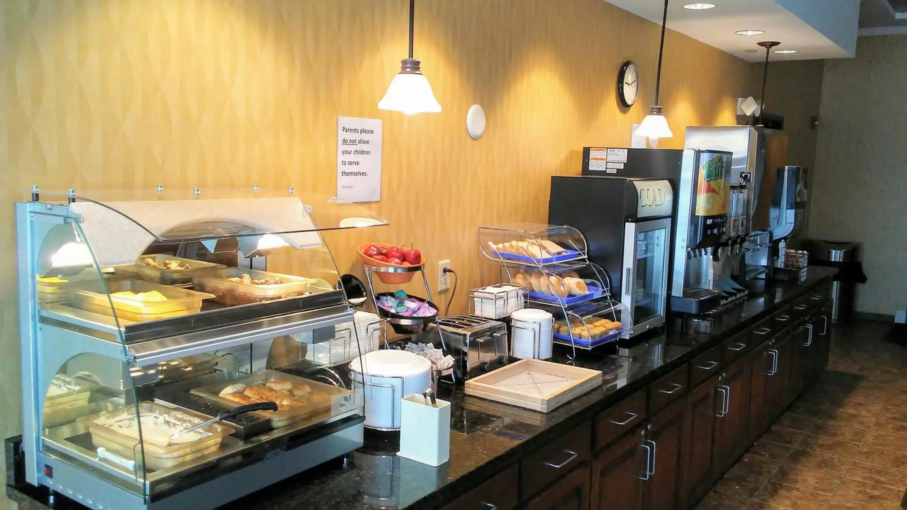 Buffet breakfast, Food in Astoria Hotel & Suites - Glendive