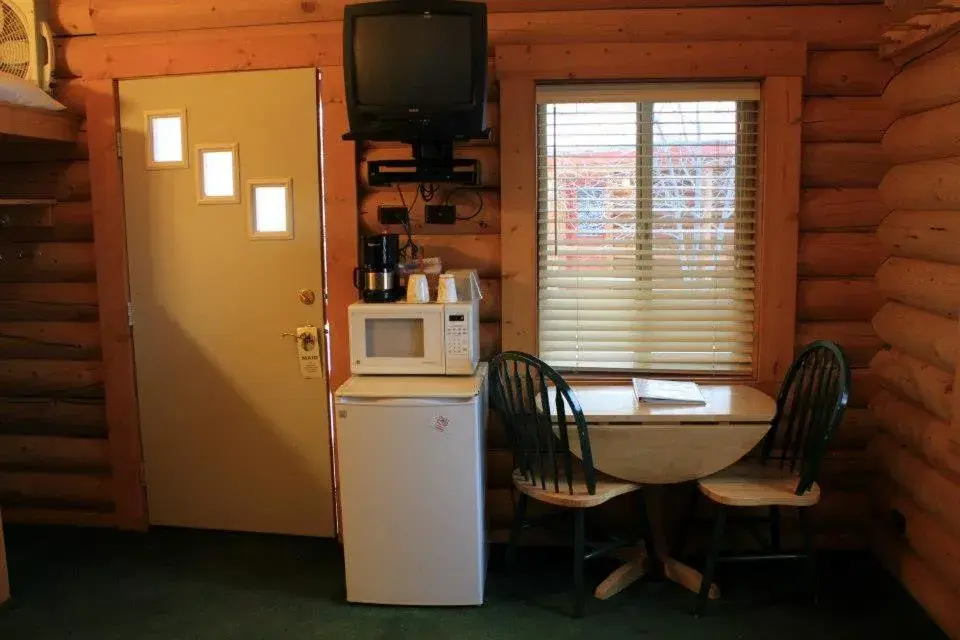 Kitchen/Kitchenette in Teton Valley Cabins