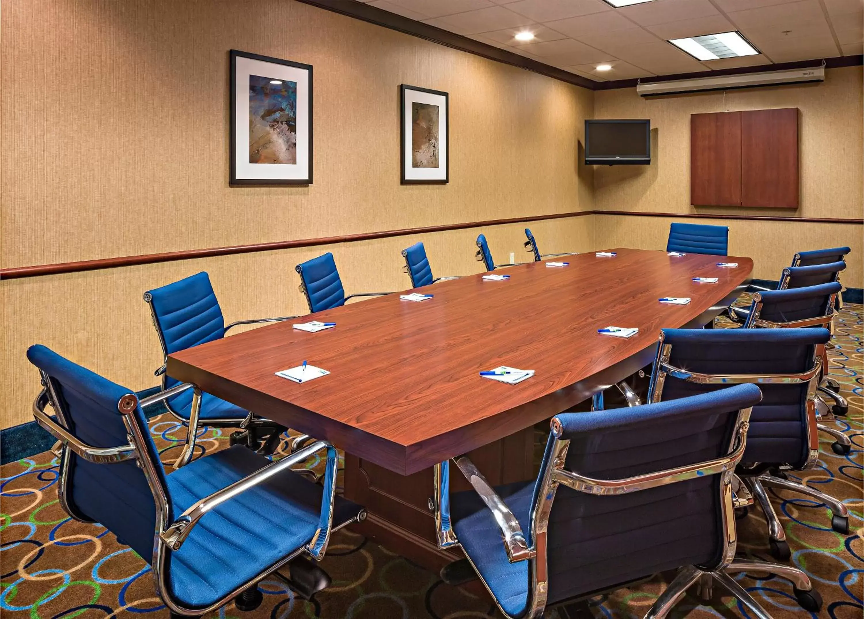 Meeting/conference room in Holiday Inn Express Hotel & Suites Manchester - Airport, an IHG Hotel