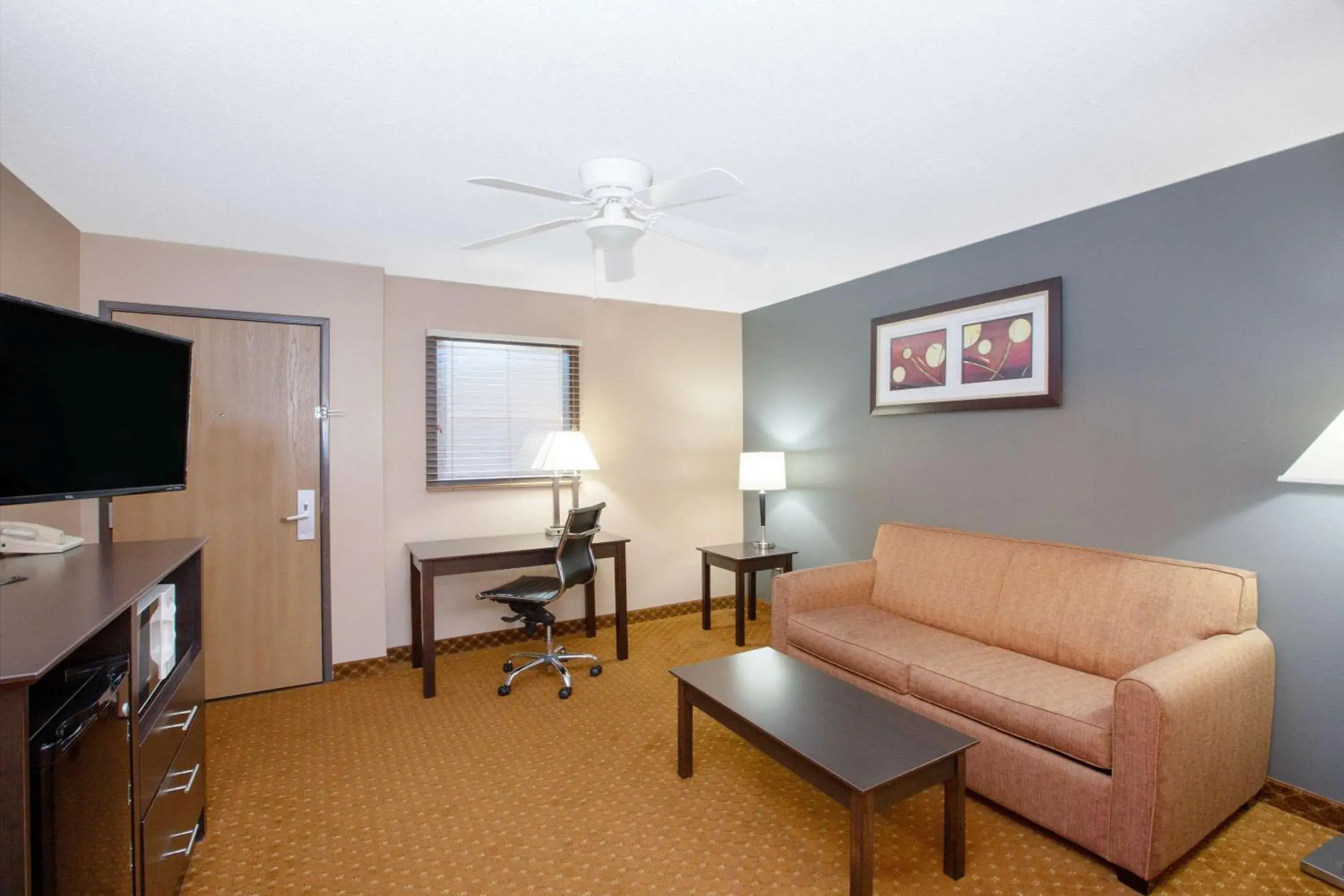 Photo of the whole room, Seating Area in AmericInn by Wyndham Coralville