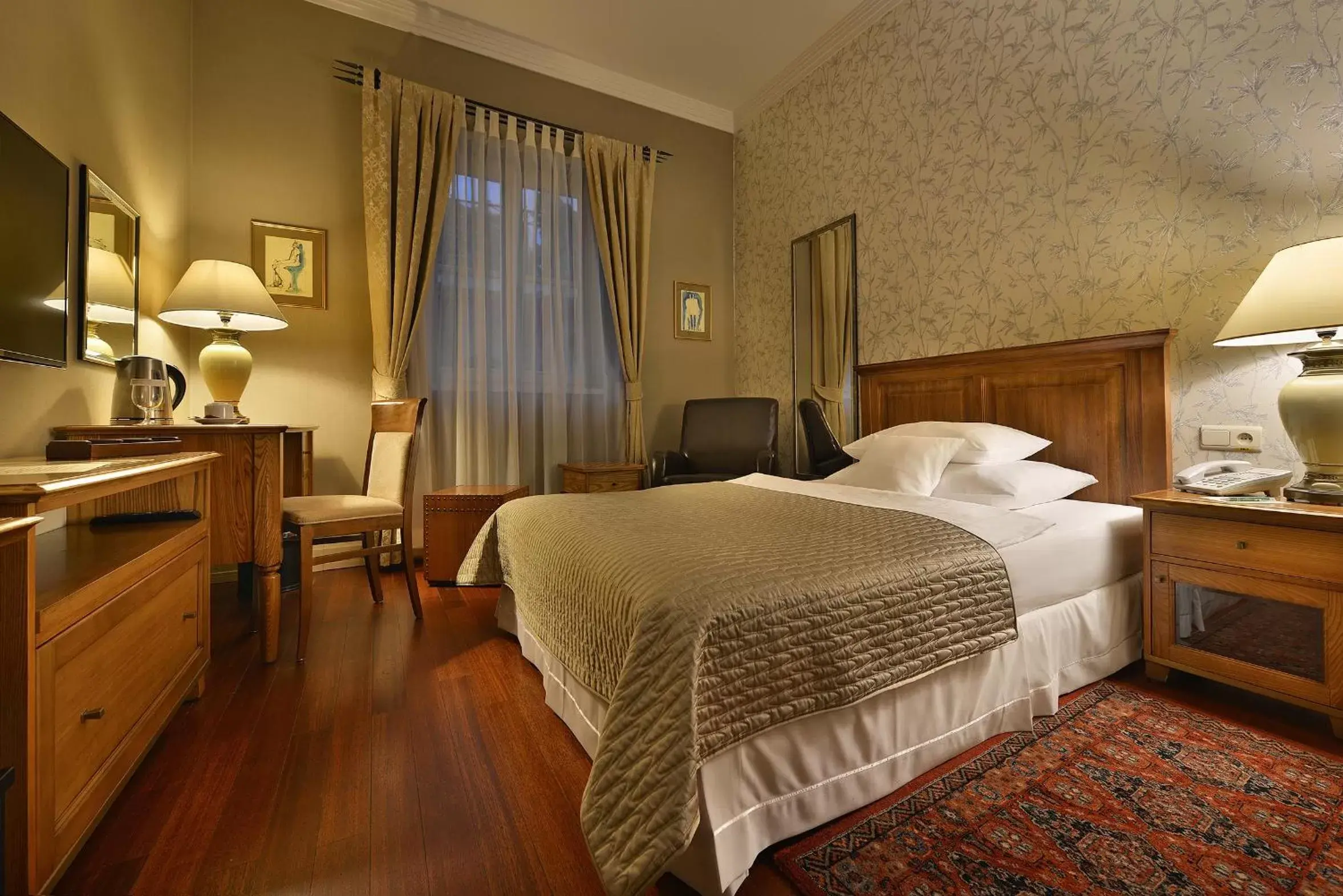 Property building, Bed in Marrol's Boutique Hotel