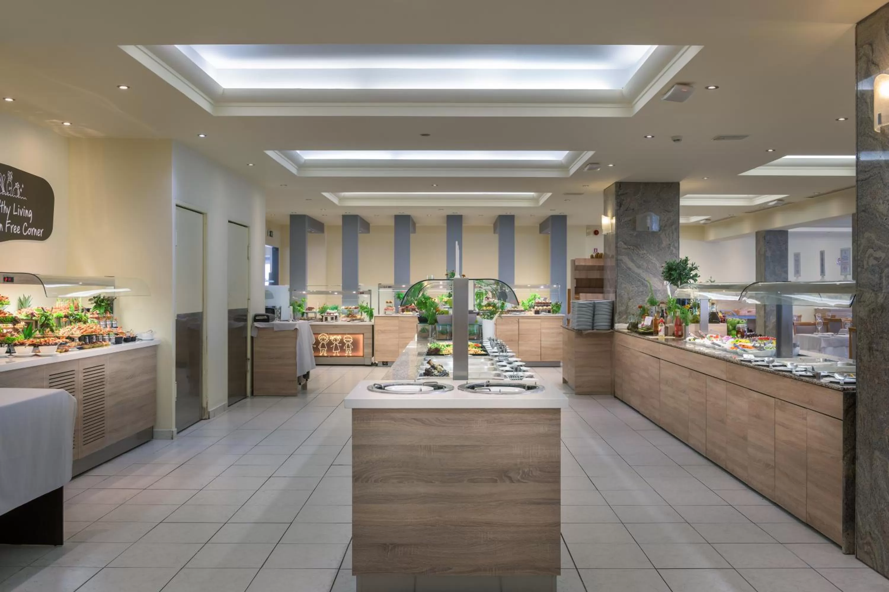 Restaurant/places to eat in Sun Beach Resort