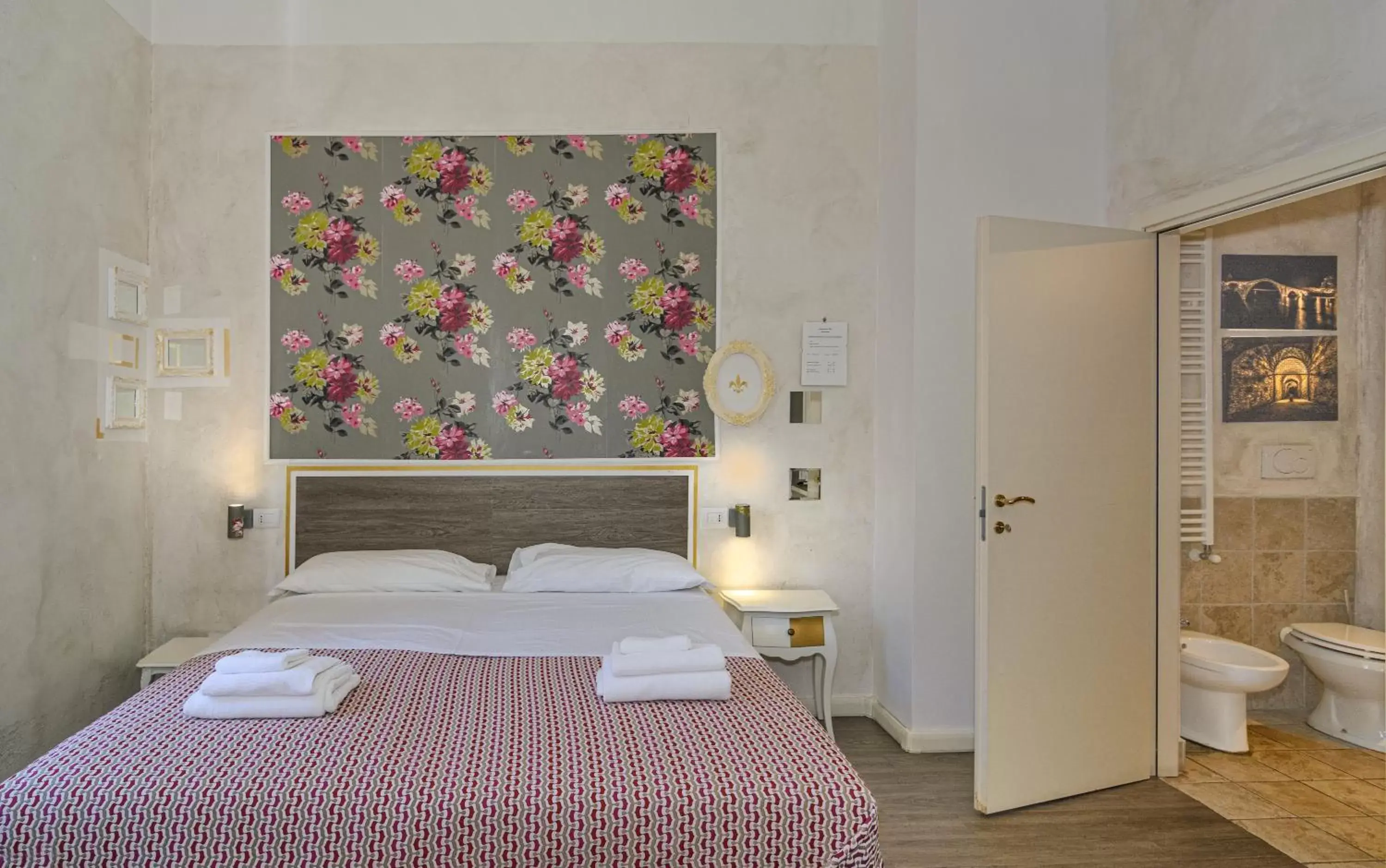 Bedroom, Bed in B&B Relais Inn Lucca