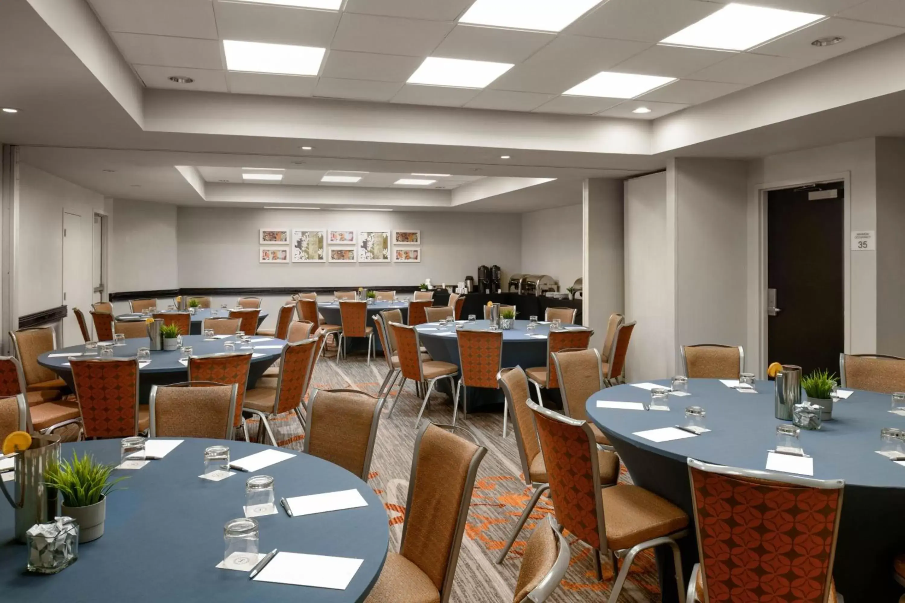 Meeting/conference room, Restaurant/Places to Eat in Sheraton Suites Orlando Airport Hotel