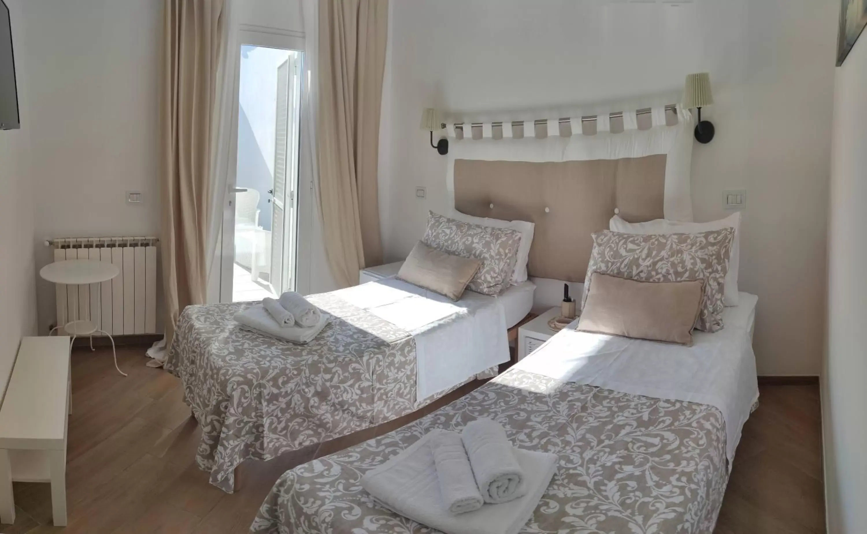 Photo of the whole room, Bed in Il fiore di loto