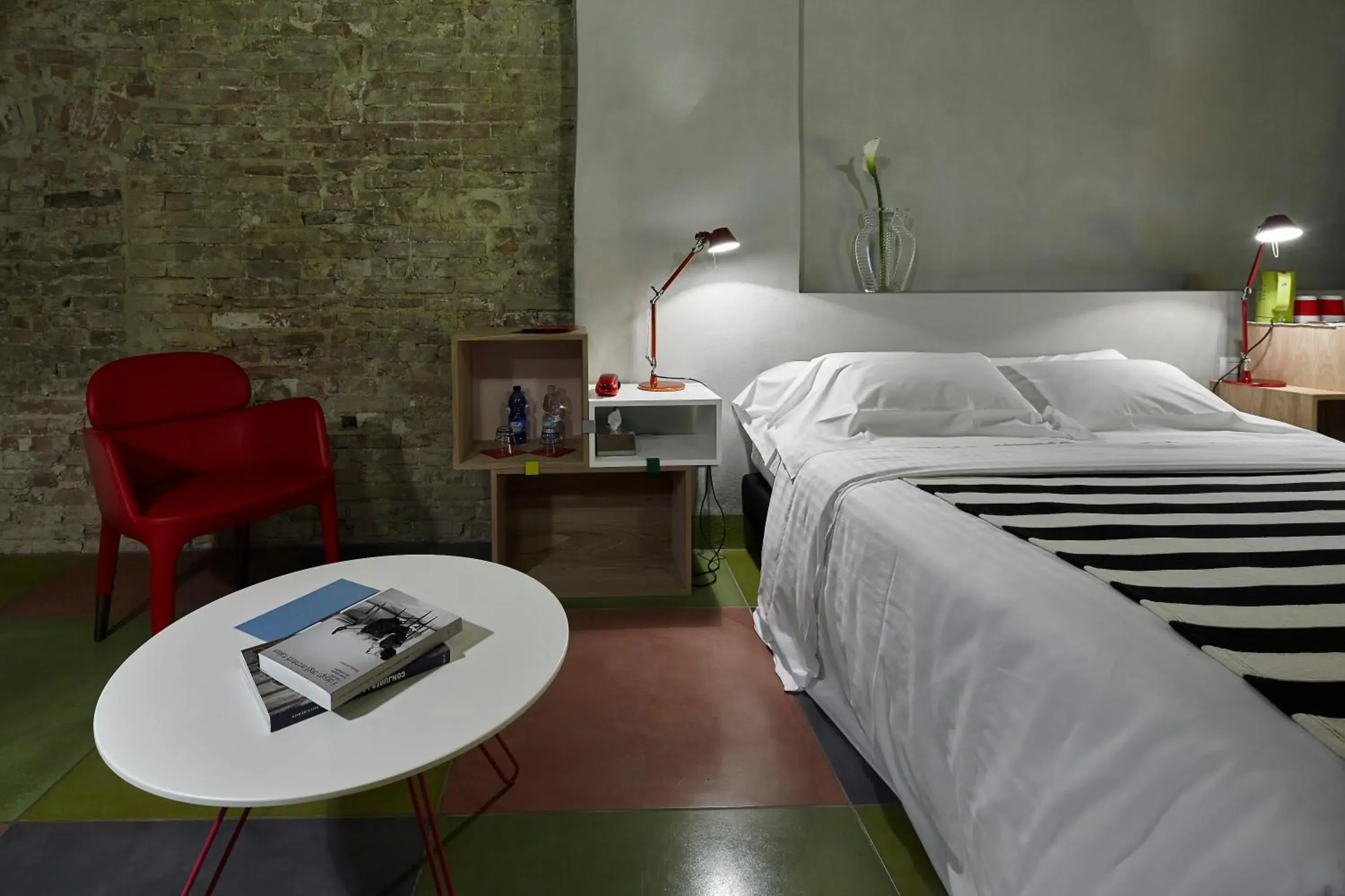 Bed in Palazzetto Rosso - Art Hotel