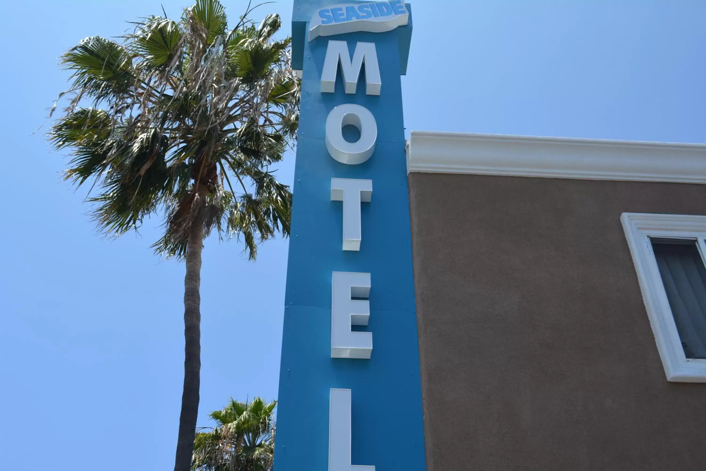 Day, Property Logo/Sign in Seaside Motel