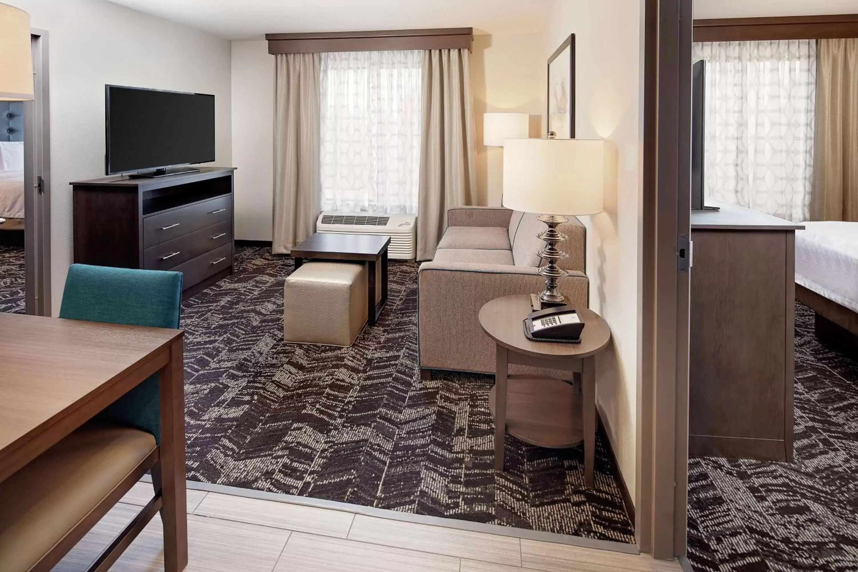 Bedroom, TV/Entertainment Center in Homewood Suites By Hilton Ronkonkoma