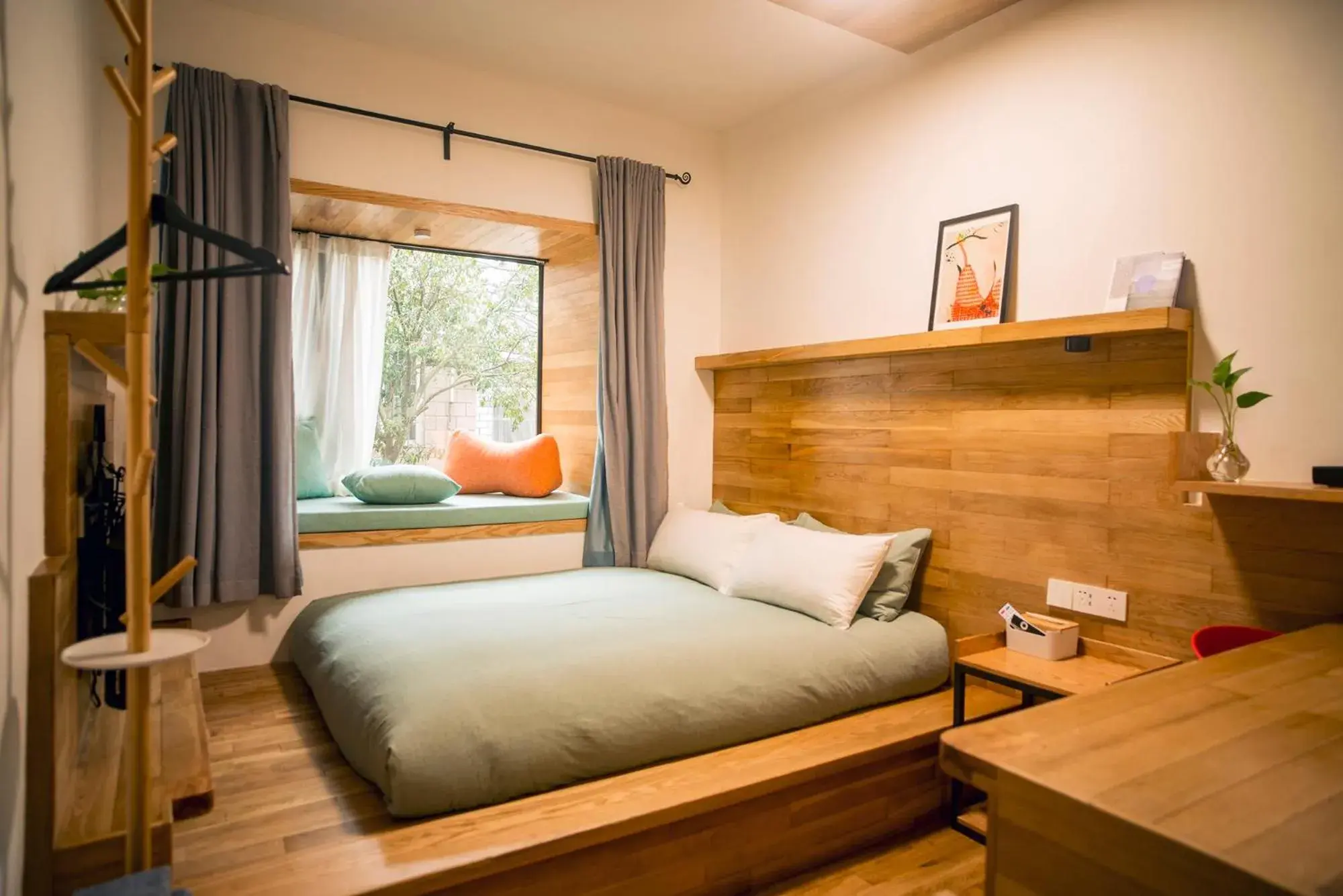 Photo of the whole room, Bed in Rock&Wood Cozy House