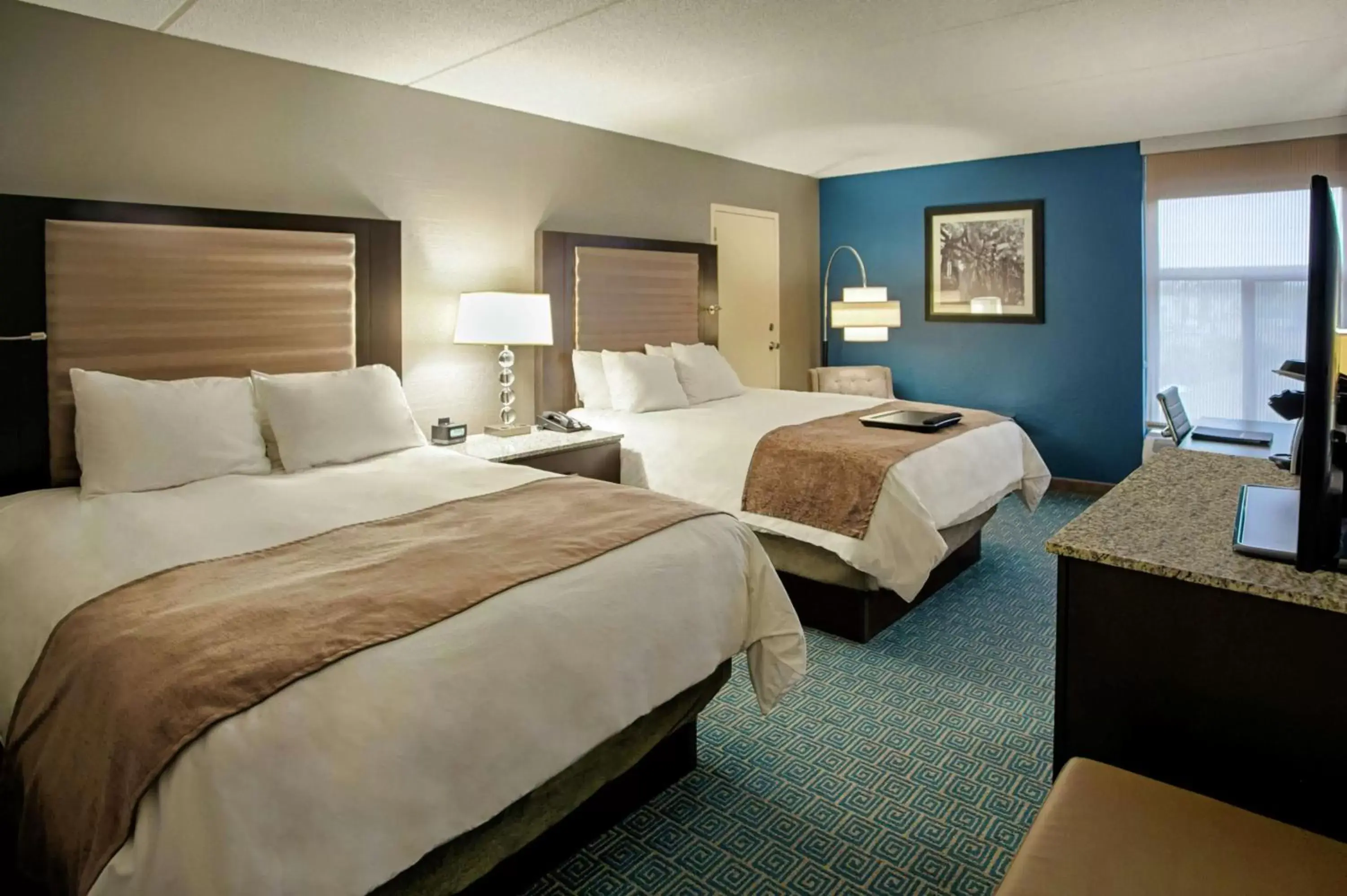 Bed in DoubleTree by Hilton Roseville Minneapolis