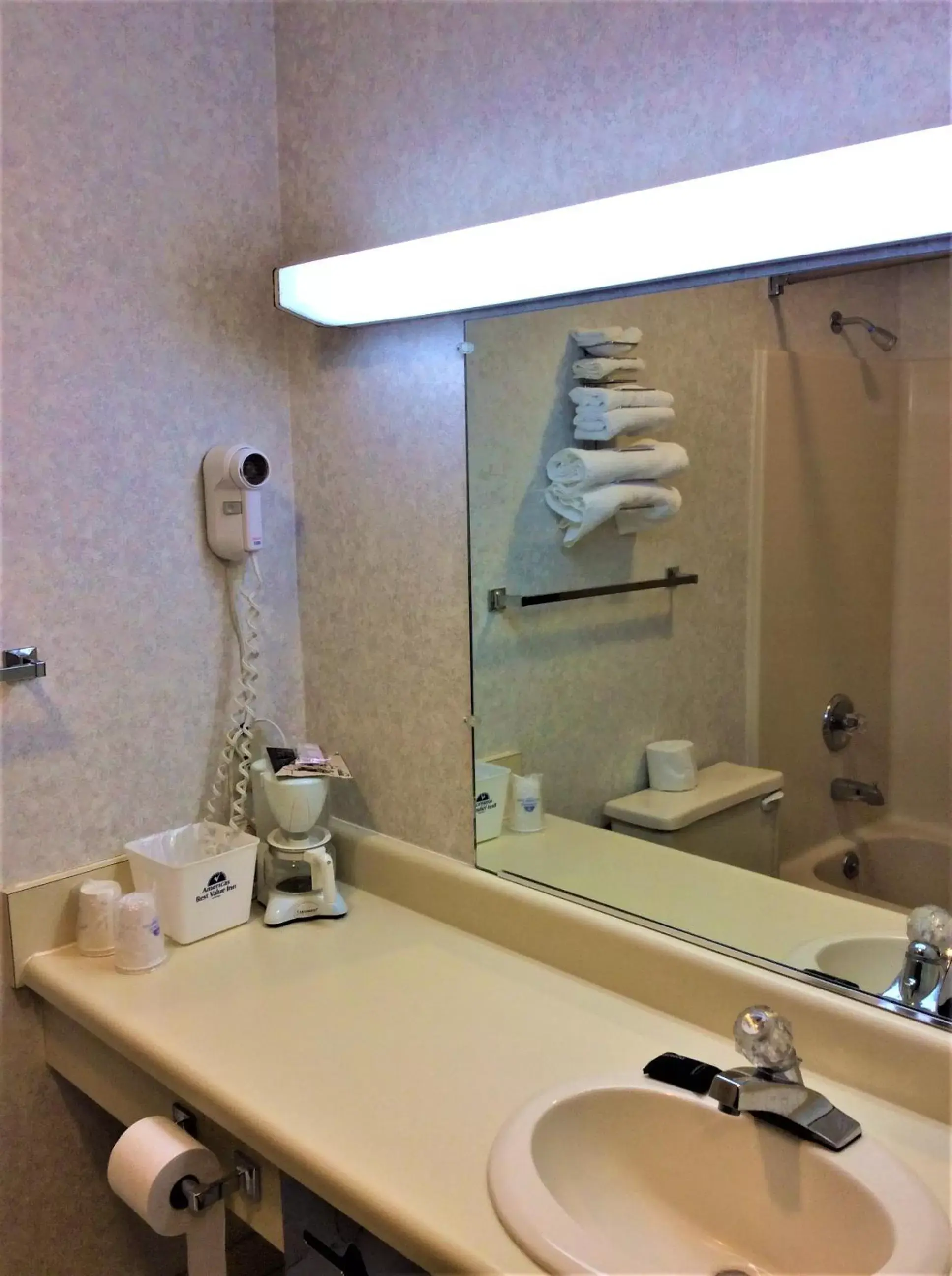 Bathroom in Americas Best Value Inn Decatur, IN