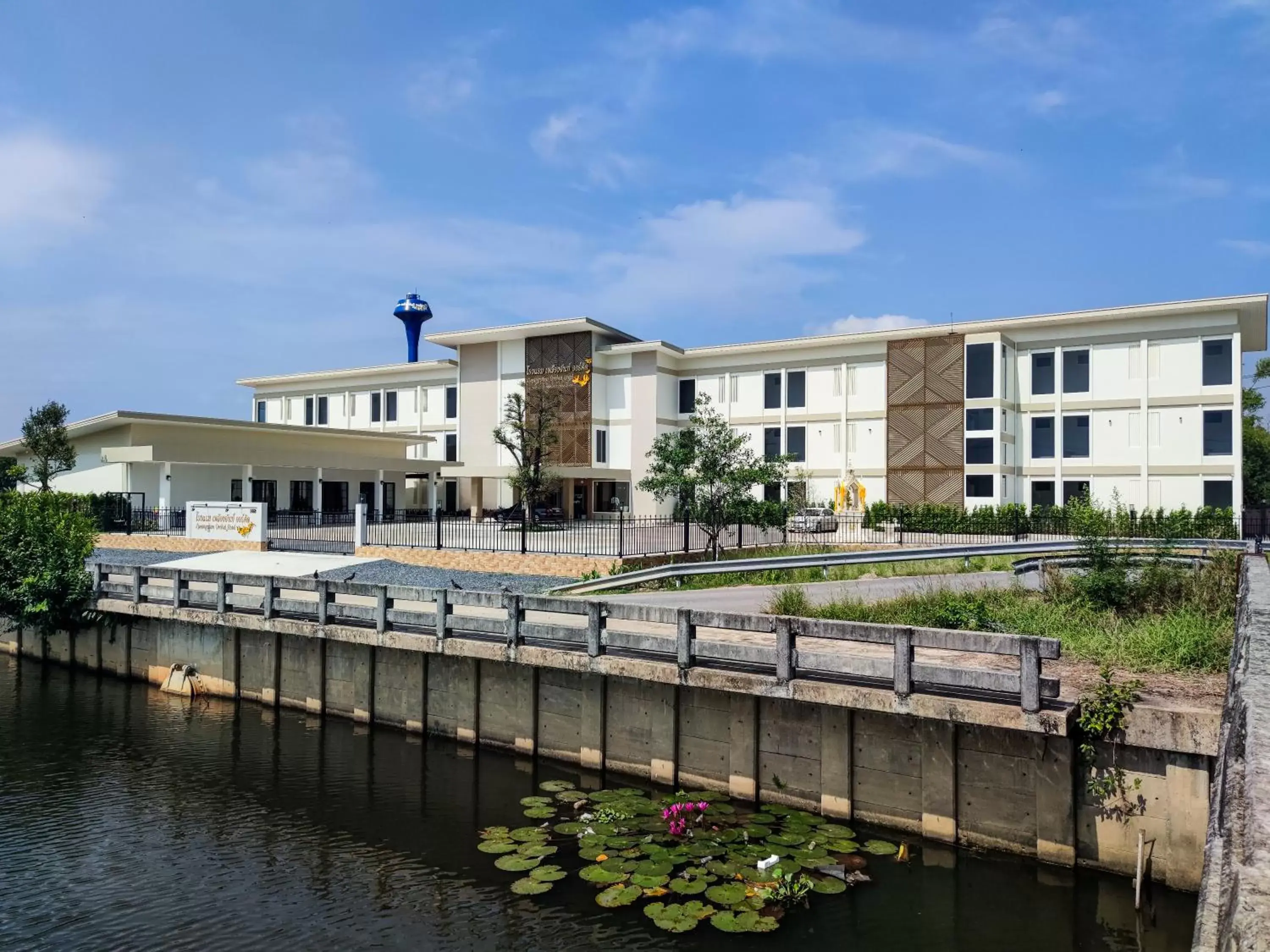 Property building in Lueangchan Orchid Hotel Property building in Lueangchan Orchid Hotel