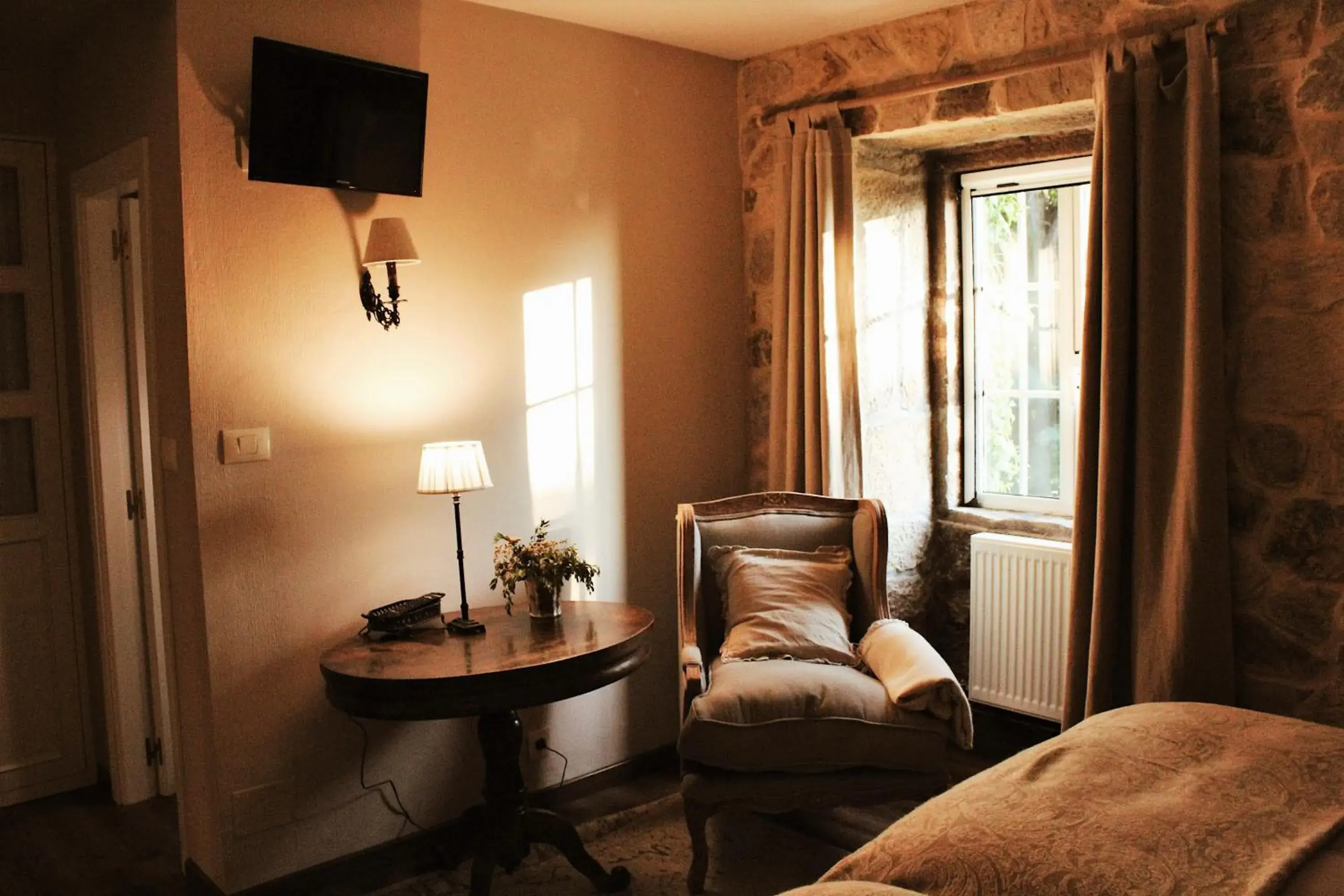 Bedroom, Seating Area in Eco Hotel Nos